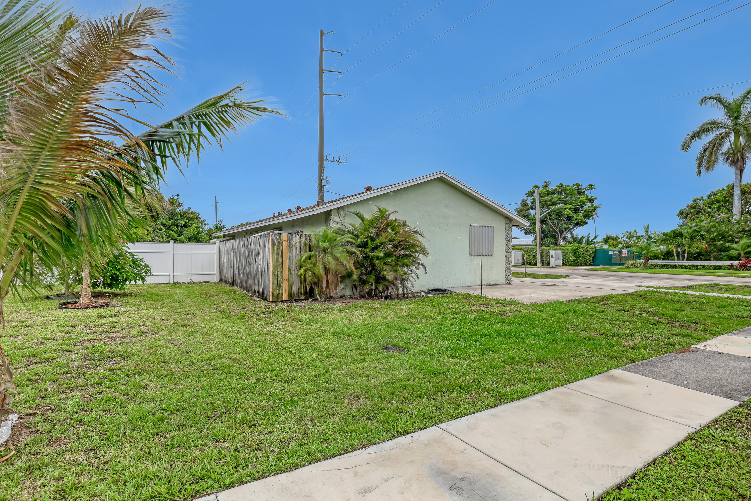 LAKE BOYNTON ESTATES 1 - Residential