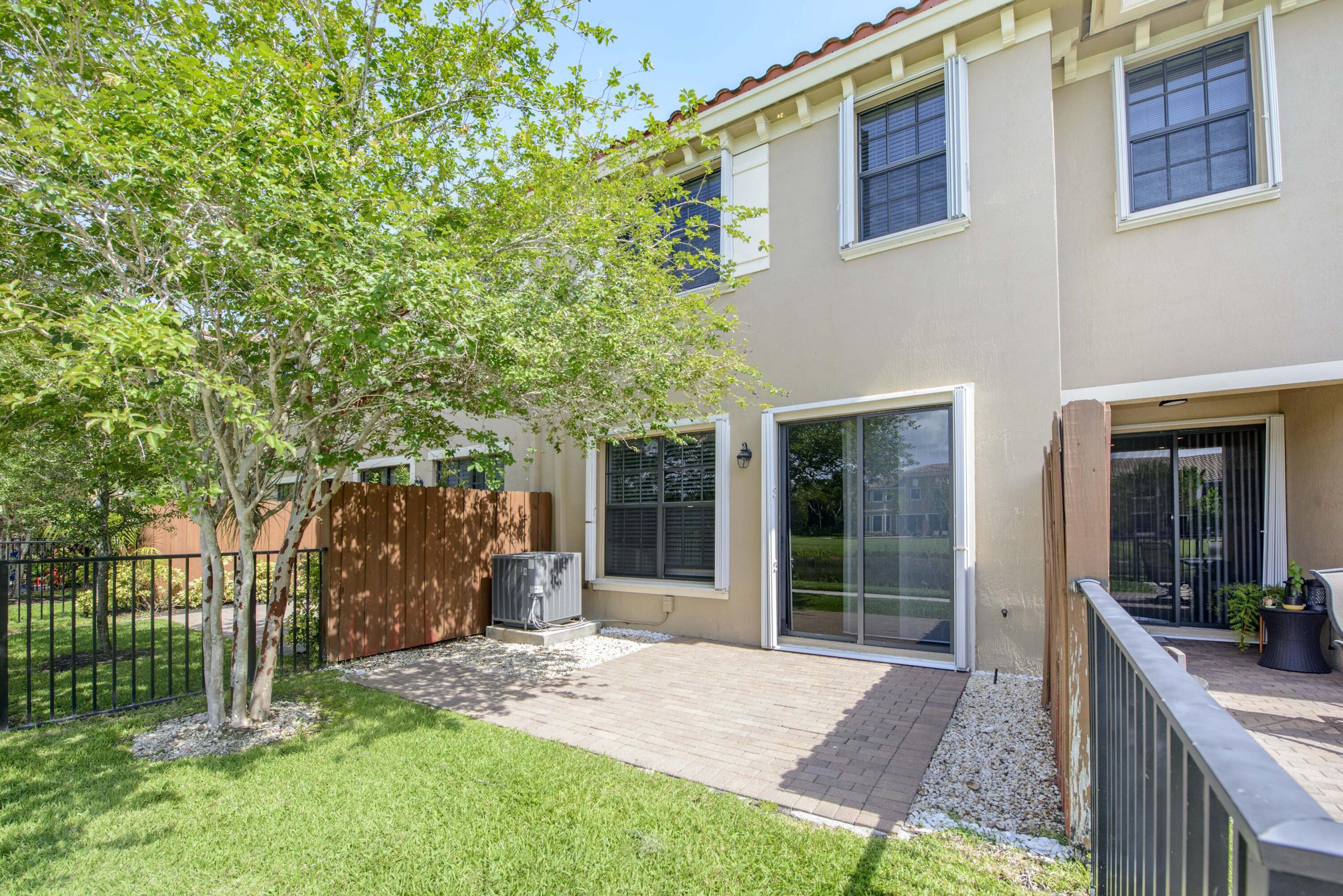 WELLINGTON PARC - Residential