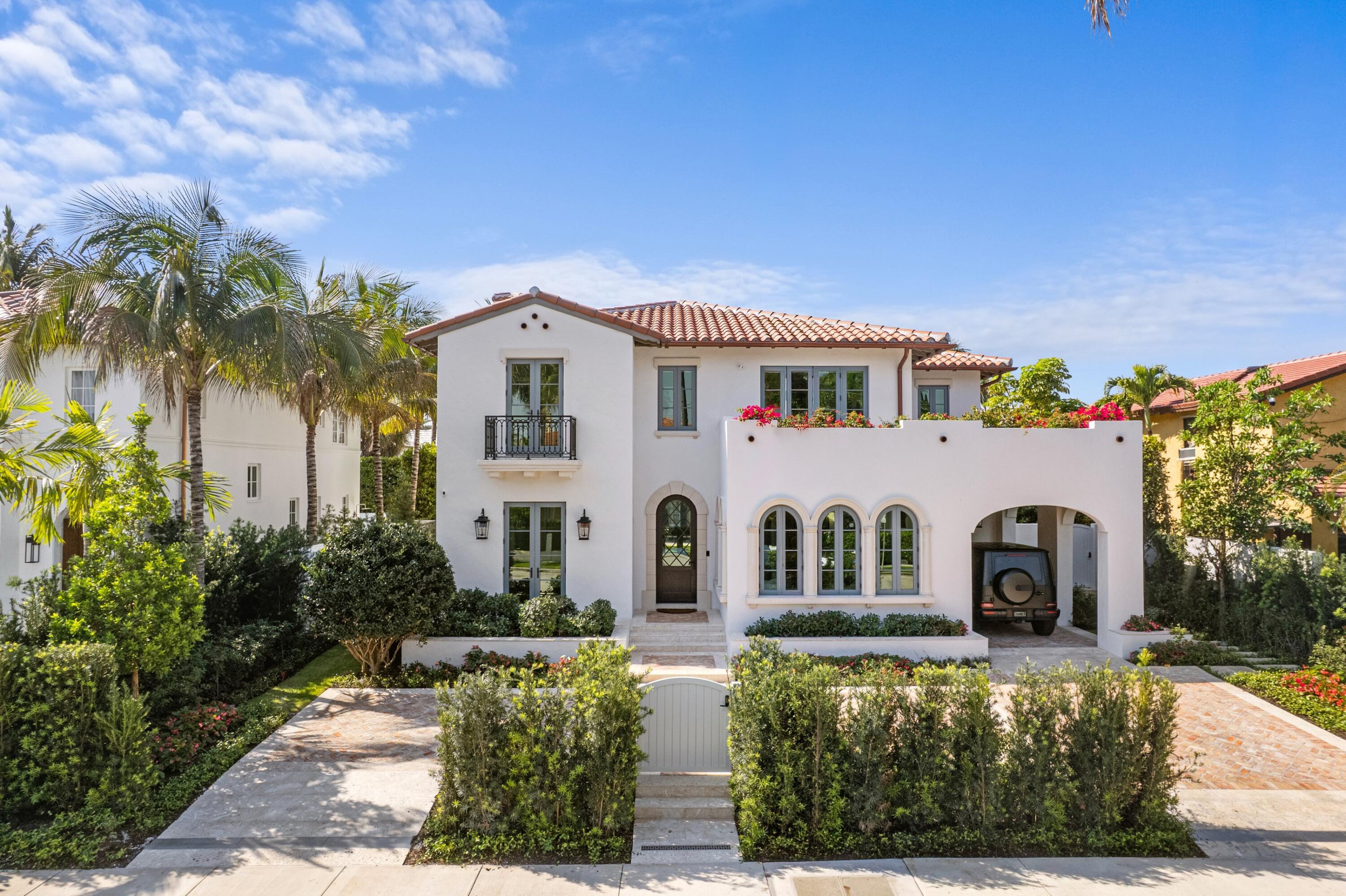 IN-TOWN, NEW CONSTRUCTION! Welcome to 350 Seabreeze Ave, a 5 bed/5.5 bath, modern Mediterranean masterpiece in the highly desired Sea Streets, just steps to the beach, trail, schools and shopping. Situated on an expansive lot with prime SW exposure and high elevation, this home features a huge primary suite with dual bathrooms/closets, rift white oak kitchen with Subzero, Wolf & Miele appliances, Calacatta Gold, Bulgarian limestone and European white oak flooring, Lutron lights/shades, elevator and Kohler generator! The tranquil outdoor spaces include loggia, pool, spa, fountain, shower, BBQ and over 600 sq. ft. of balconies! The exterior showcases Hartman mahogany windows, cast stone, cypress ceilings, Old Chicago pavers, Dominican coral stone, barrel clay tile roof and copper gutters.