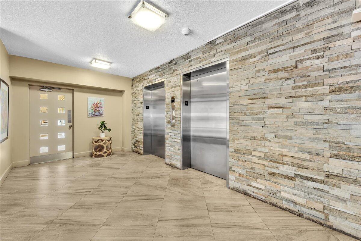 NO 123 PALM-AIRE COUNTRY CLUB - Residential