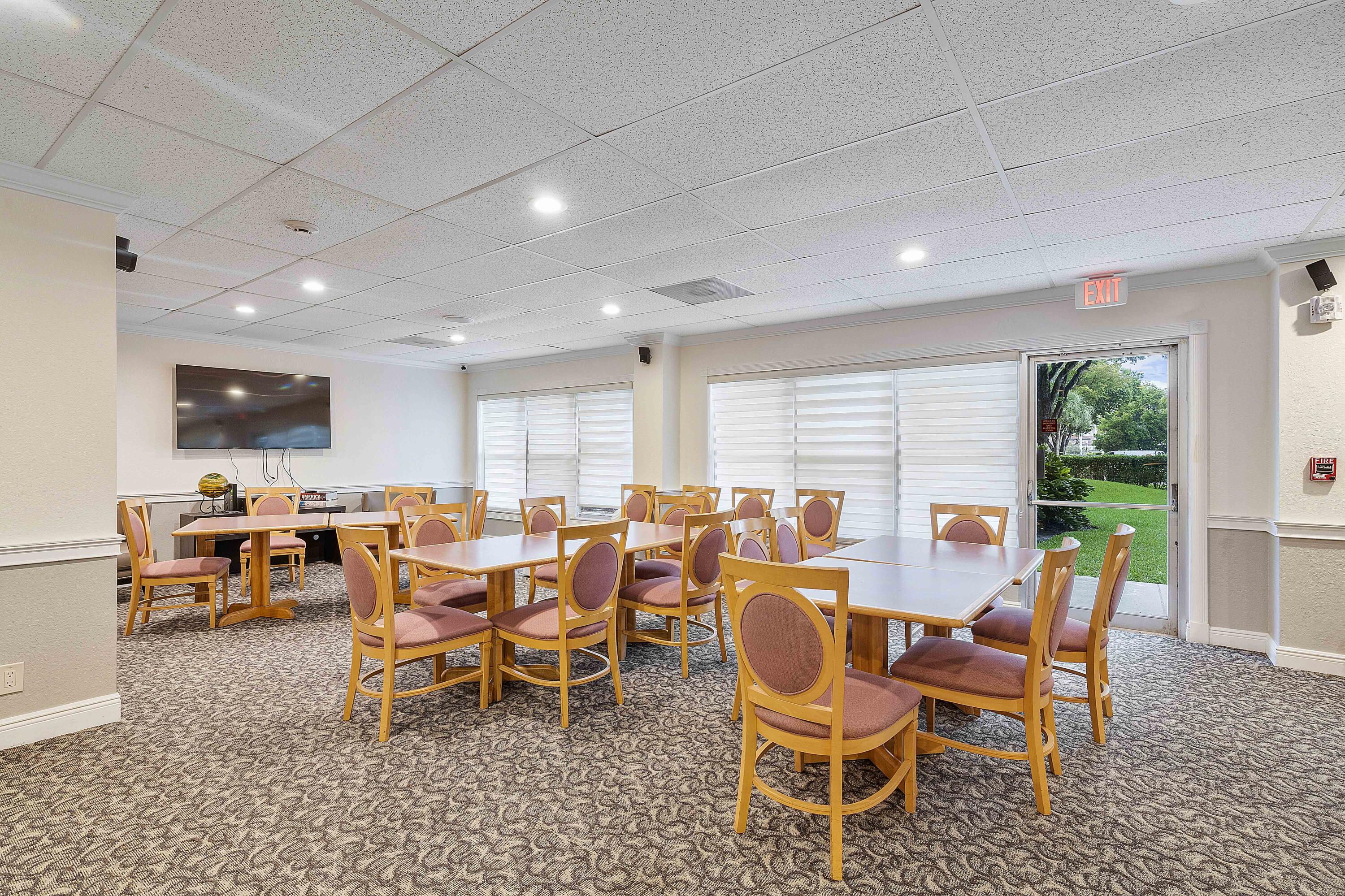 COUNTRY CLUB TOWER OF CORAL - Residential