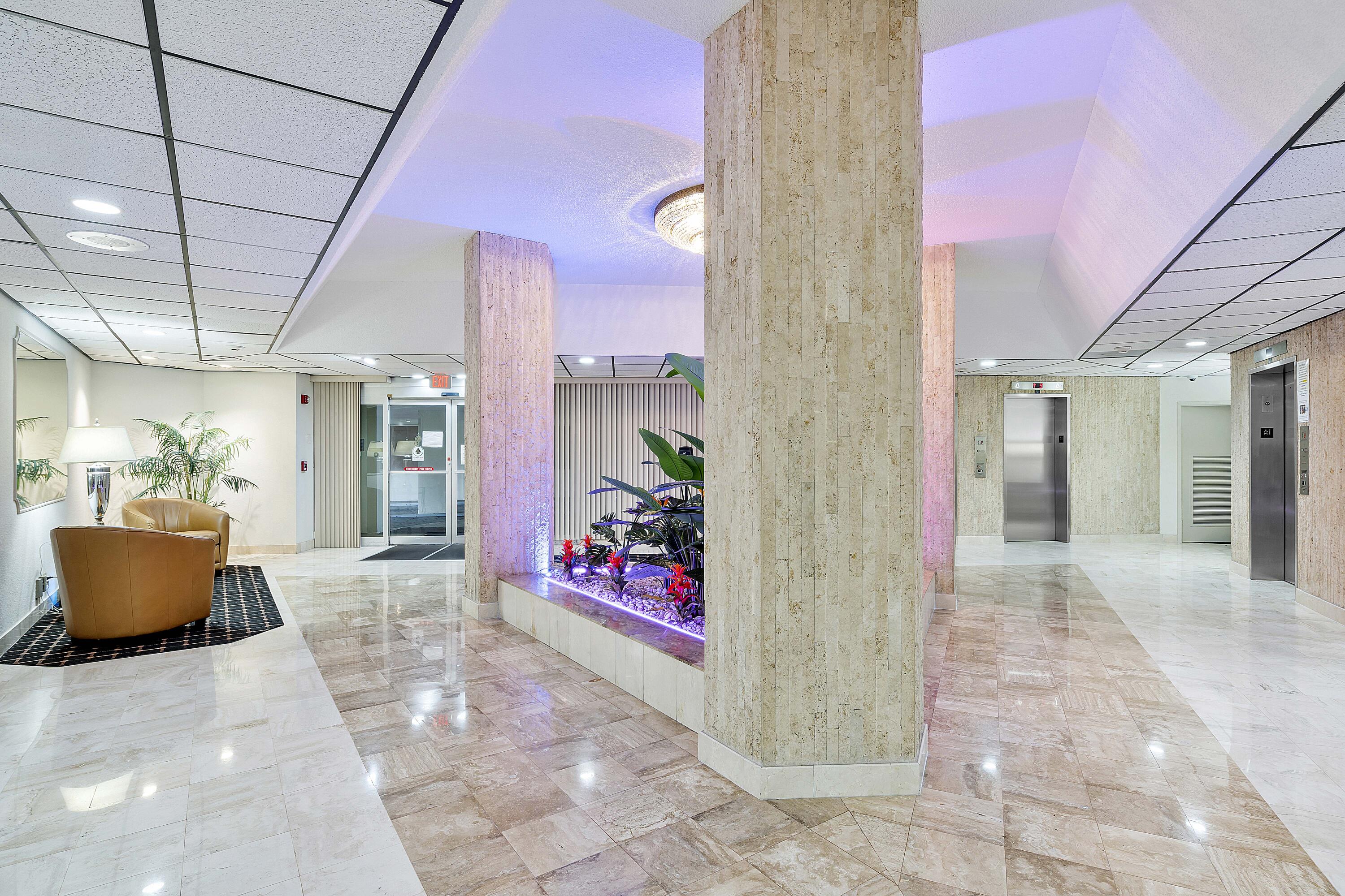 COUNTRY CLUB TOWER OF CORAL - Residential