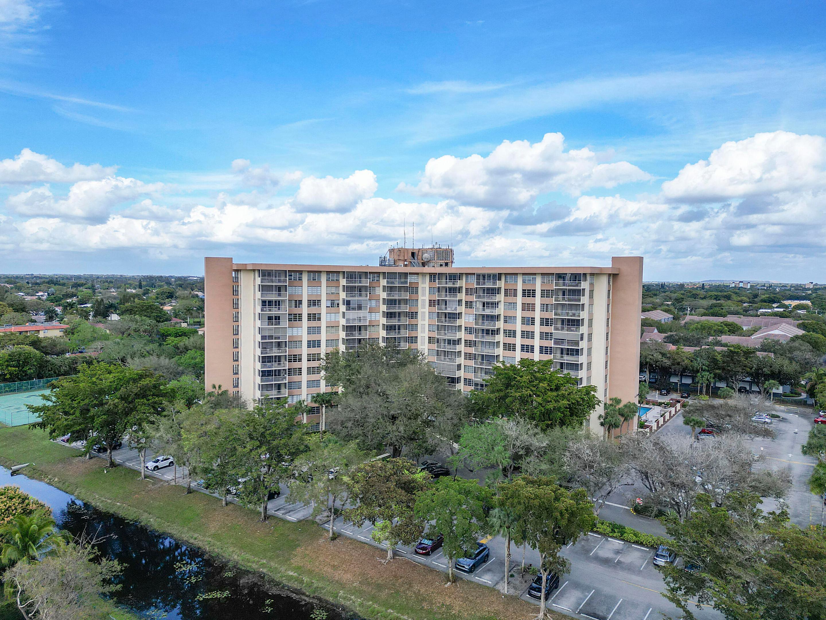 COUNTRY CLUB TOWER OF CORAL - Residential