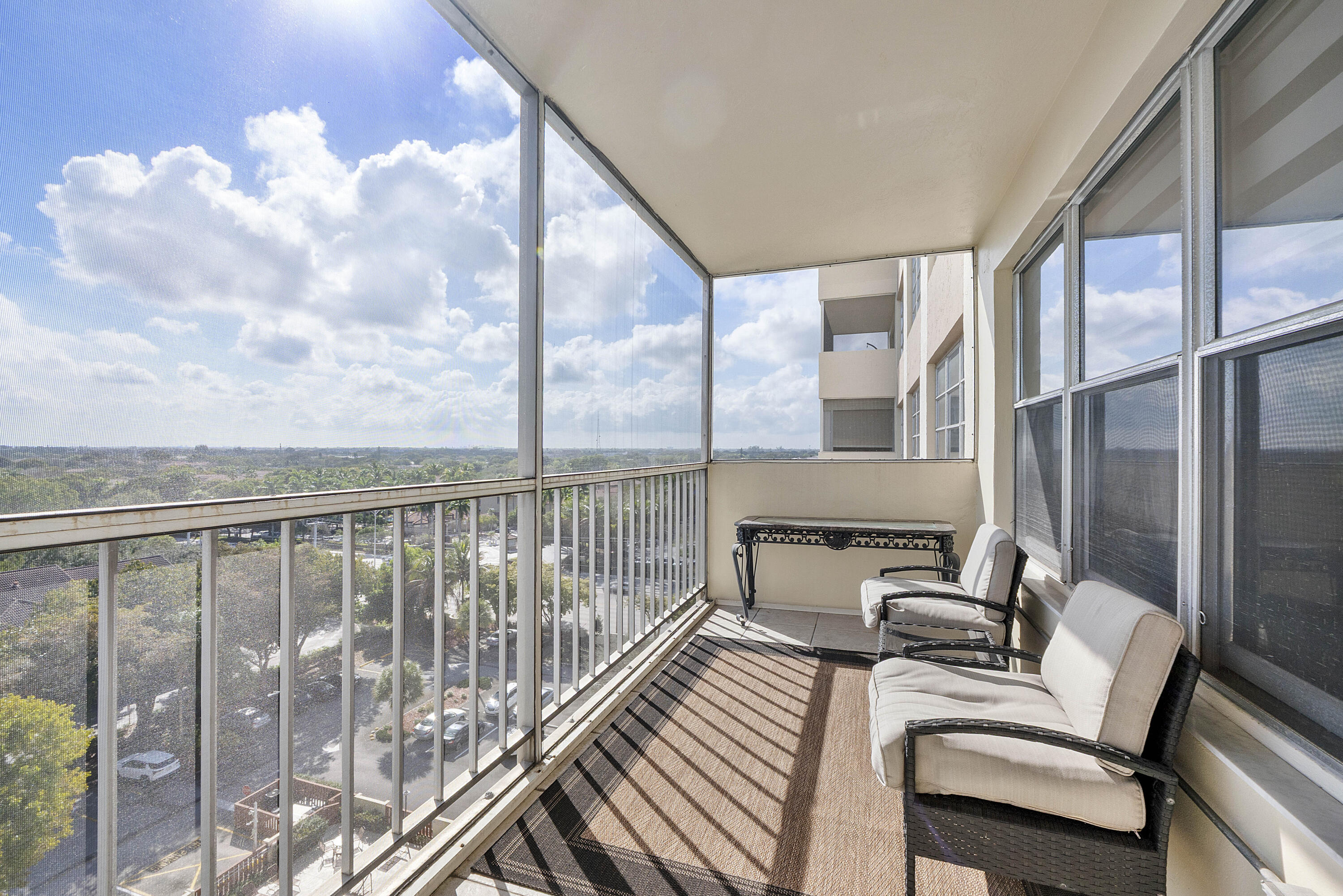 COUNTRY CLUB TOWER OF CORAL - Residential
