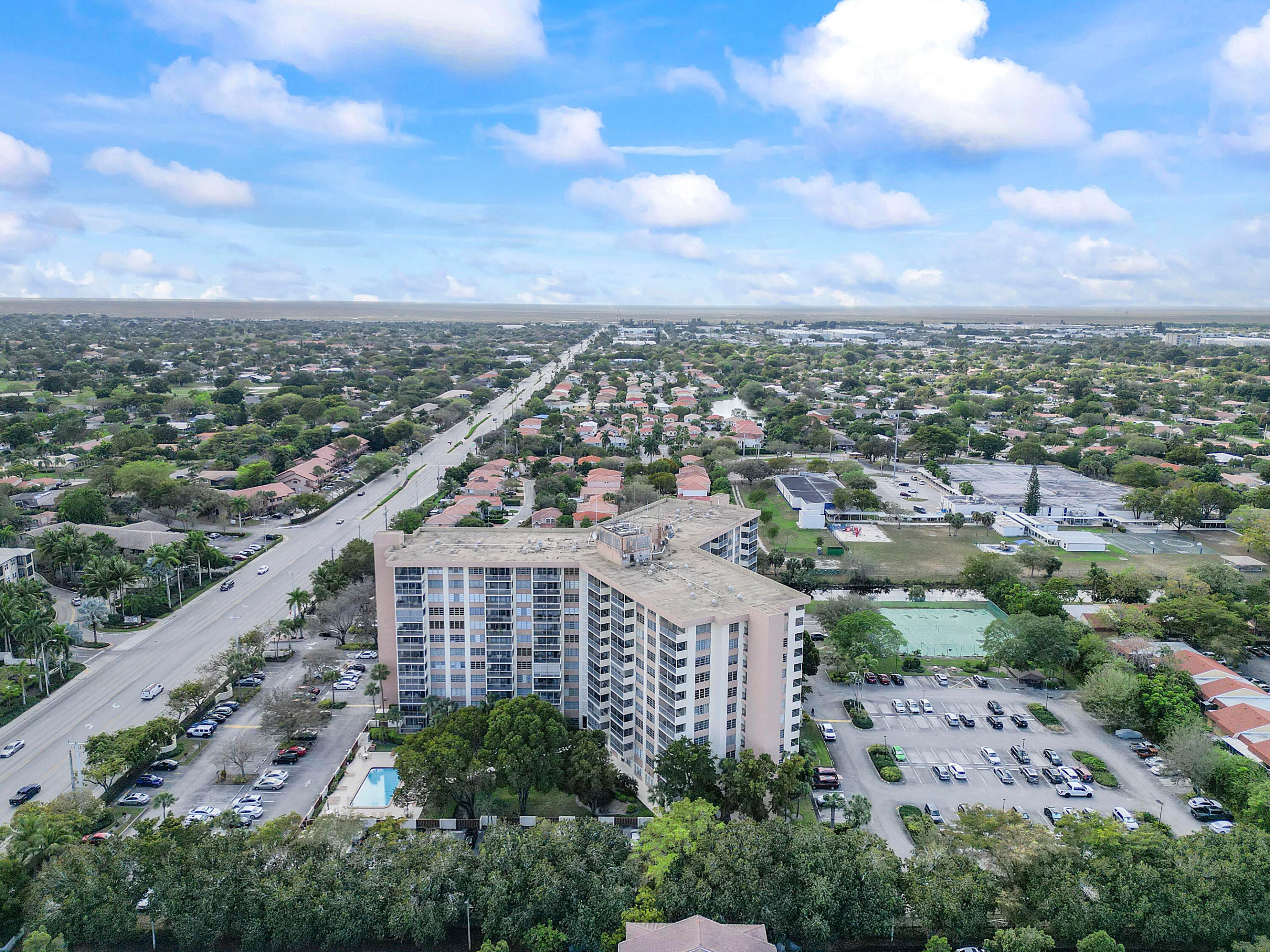 COUNTRY CLUB TOWER OF CORAL - Residential