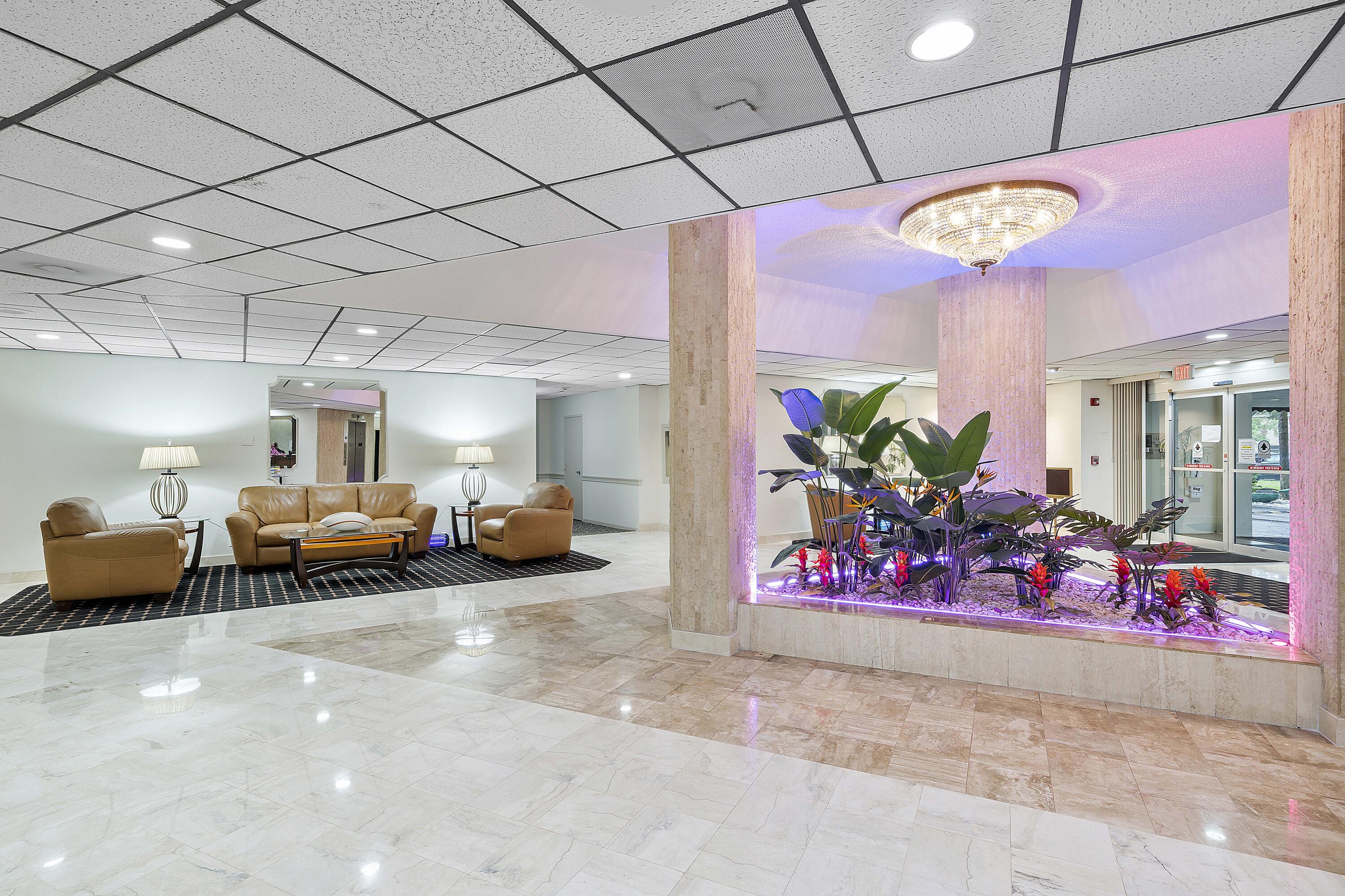 COUNTRY CLUB TOWER OF CORAL - Residential