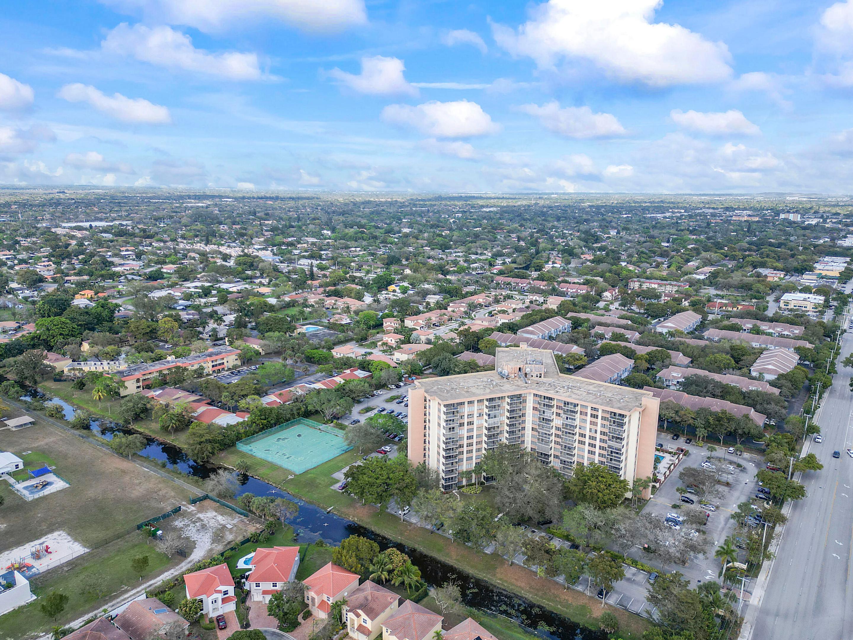 COUNTRY CLUB TOWER OF CORAL - Residential