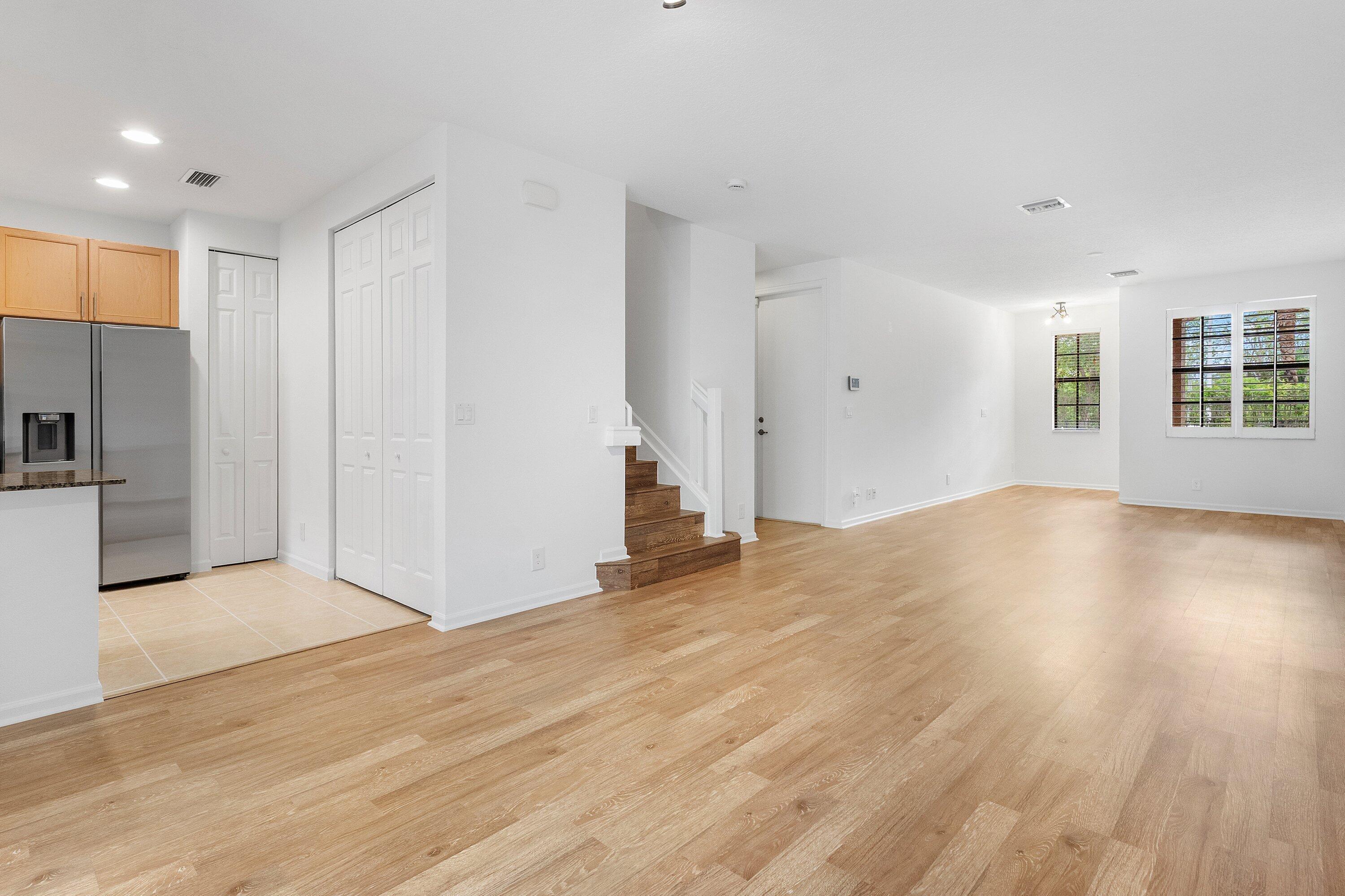 GRAMERCY SQUARE - Residential