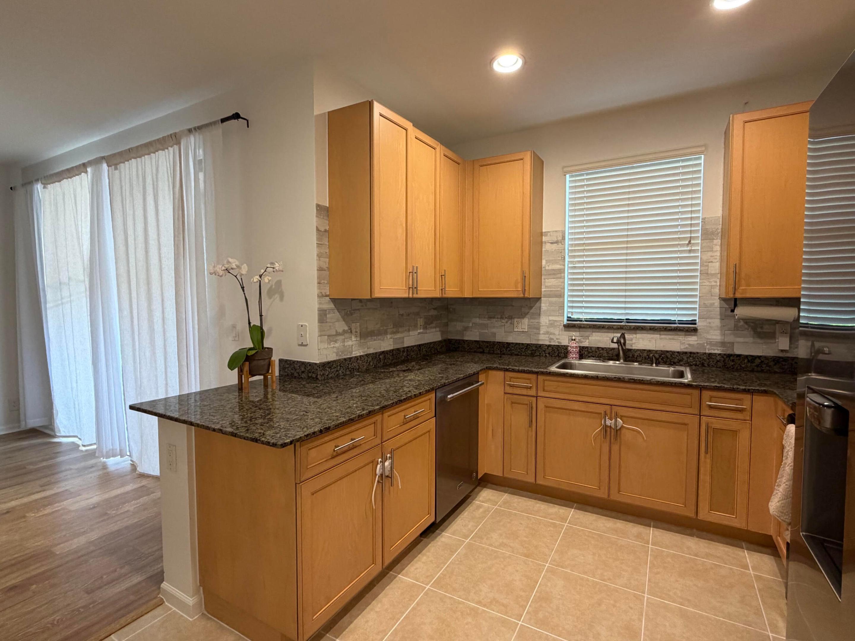 GRAMERCY SQUARE - Residential