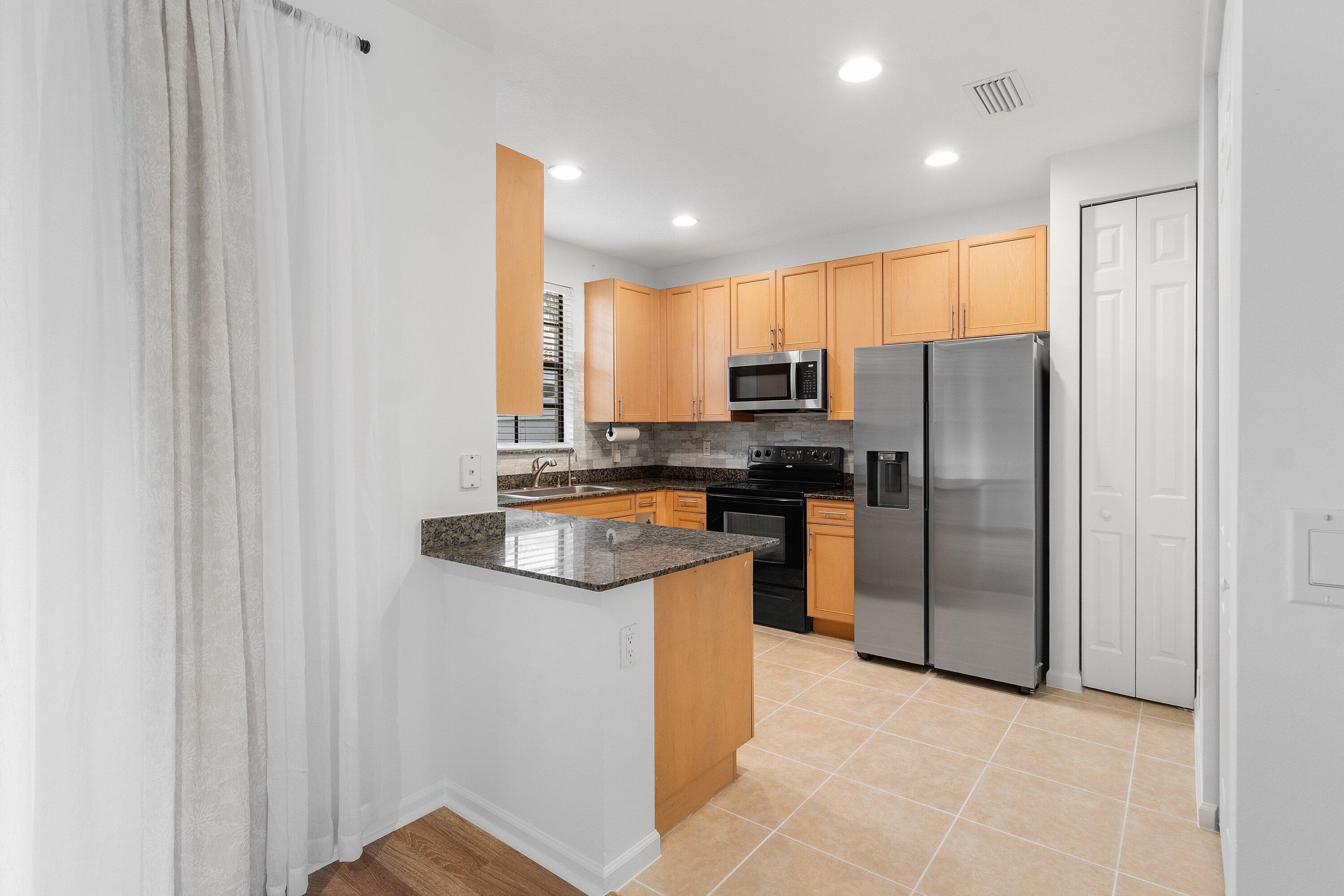 GRAMERCY SQUARE - Residential