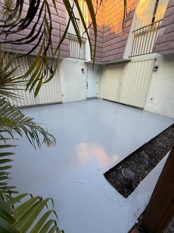 COURTYARDS AT BOCA I - Residential Lease