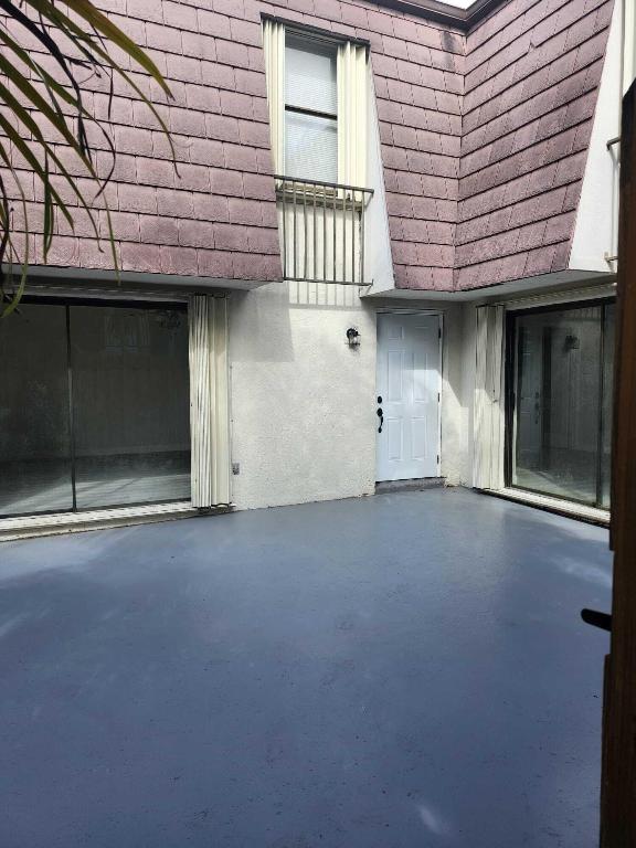 COURTYARDS AT BOCA I - Residential Lease
