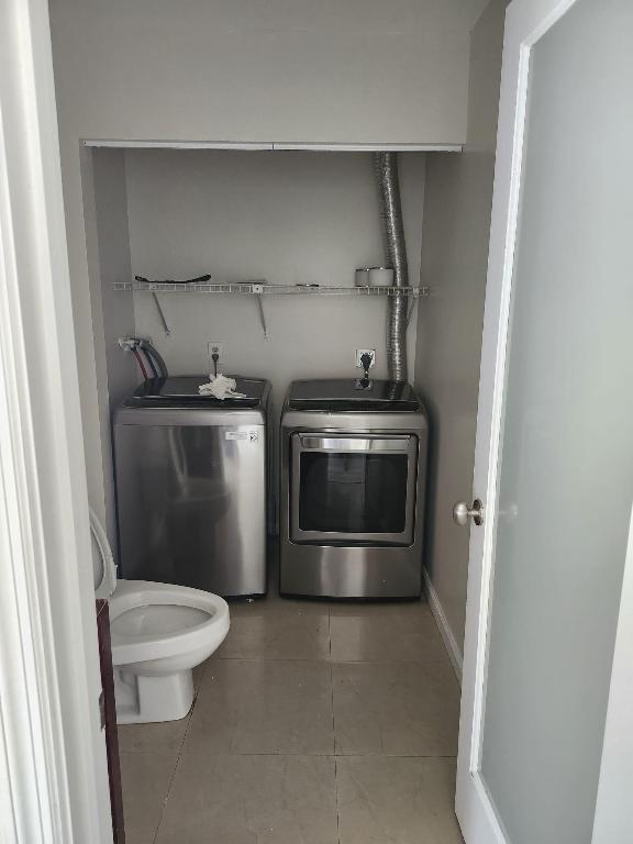 COURTYARDS AT BOCA I - Residential Lease