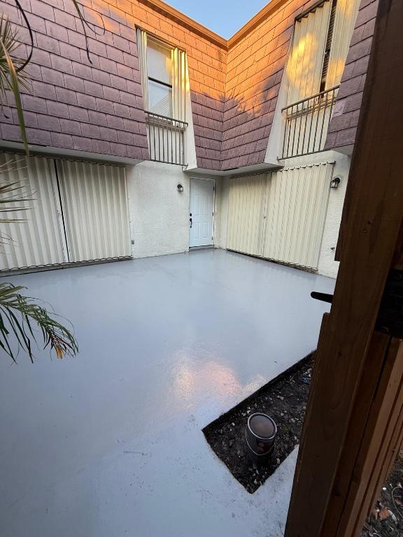 COURTYARDS AT BOCA I - Residential Lease