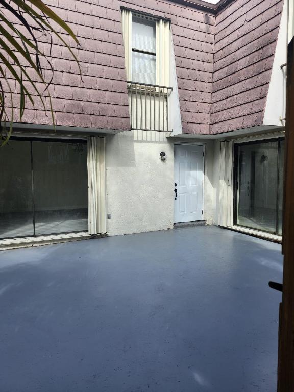 COURTYARDS AT BOCA I - Residential Lease