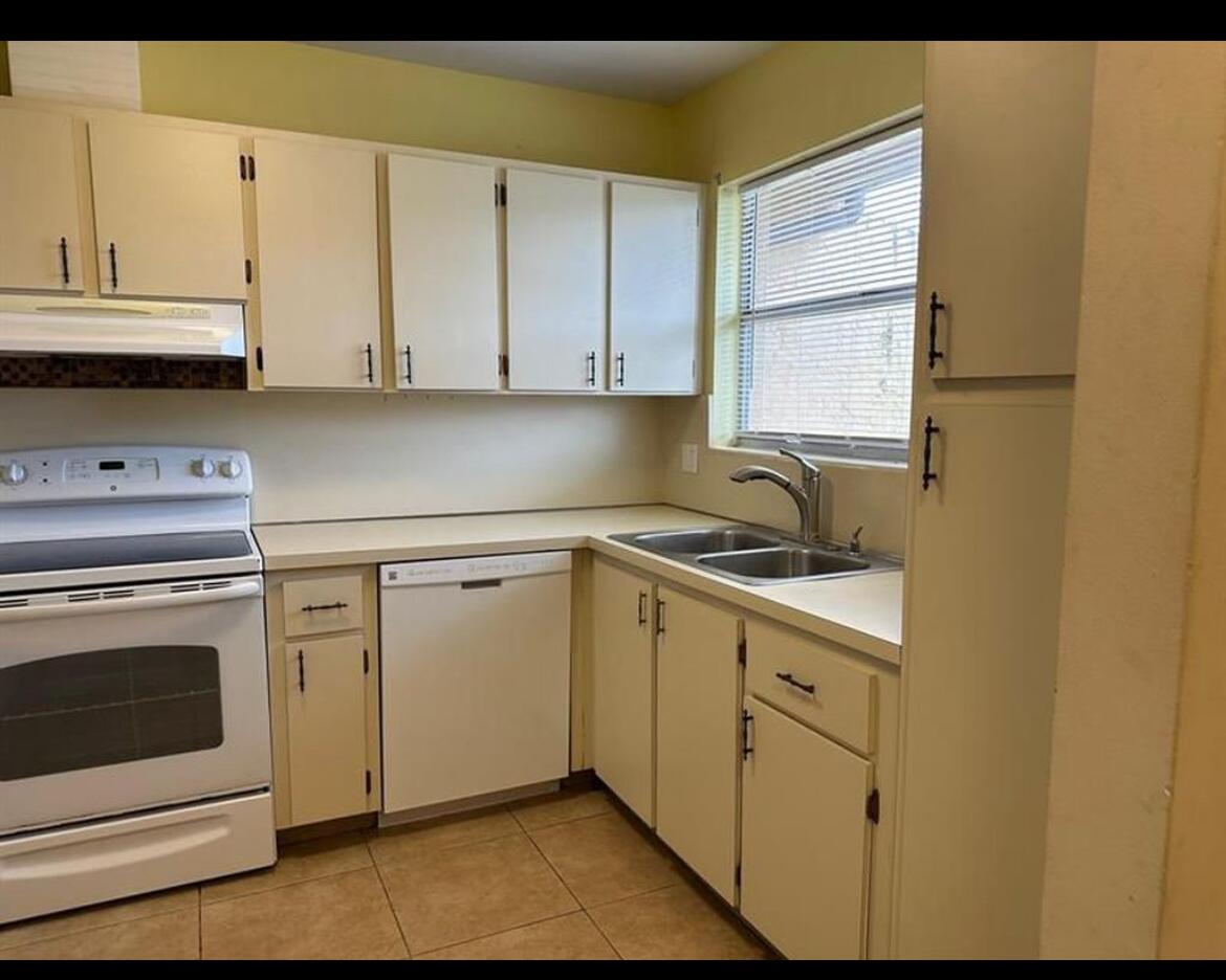 PARKWAY VILLAGE - Residential Lease