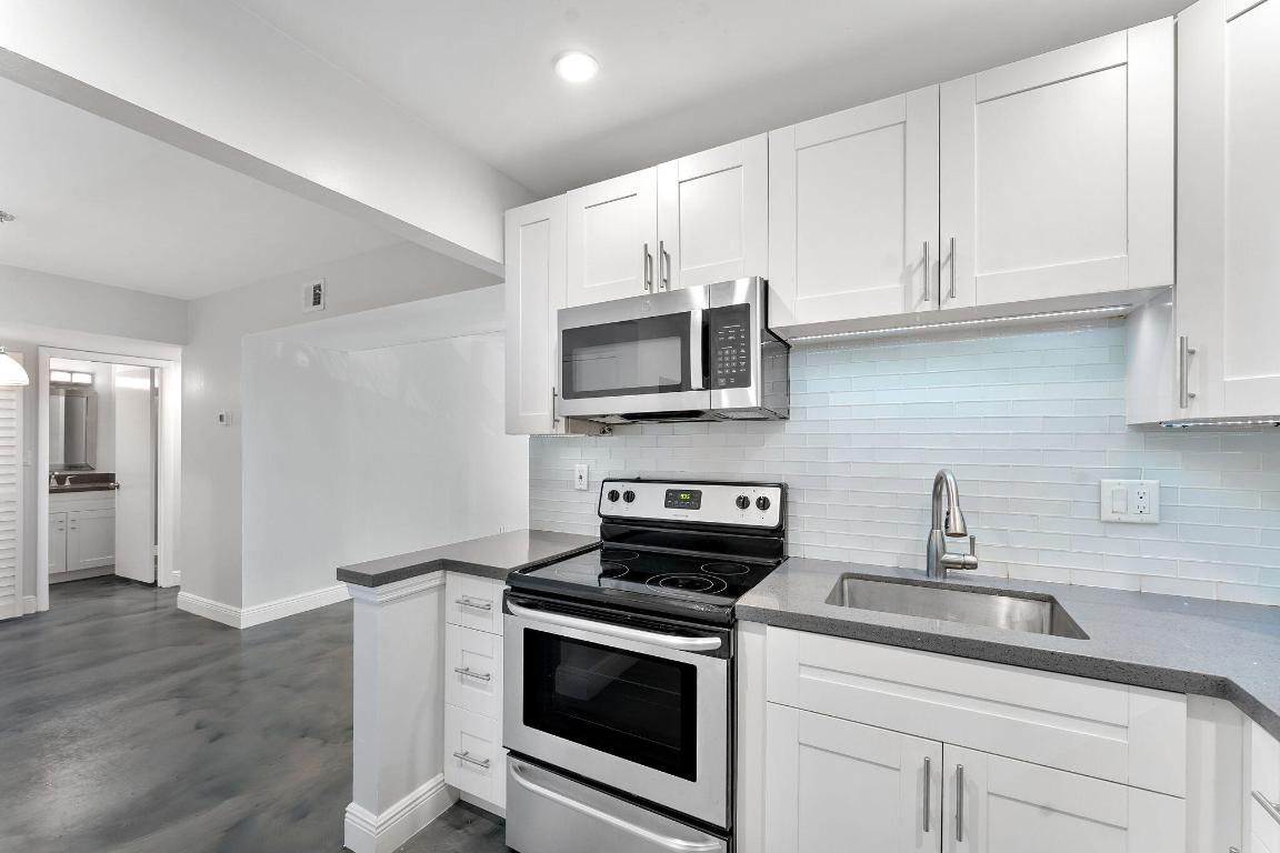 CASA DEL RIO CONDO - Residential Lease
