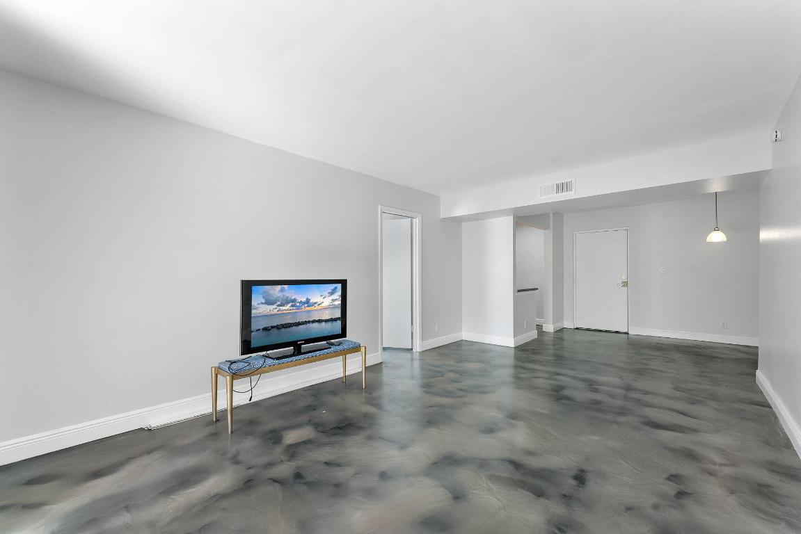 CASA DEL RIO CONDO - Residential Lease
