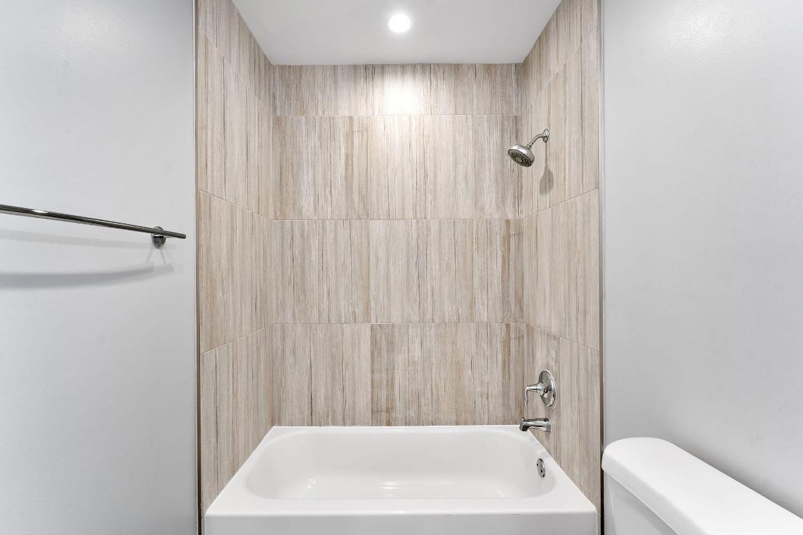 CASA DEL RIO CONDO - Residential Lease