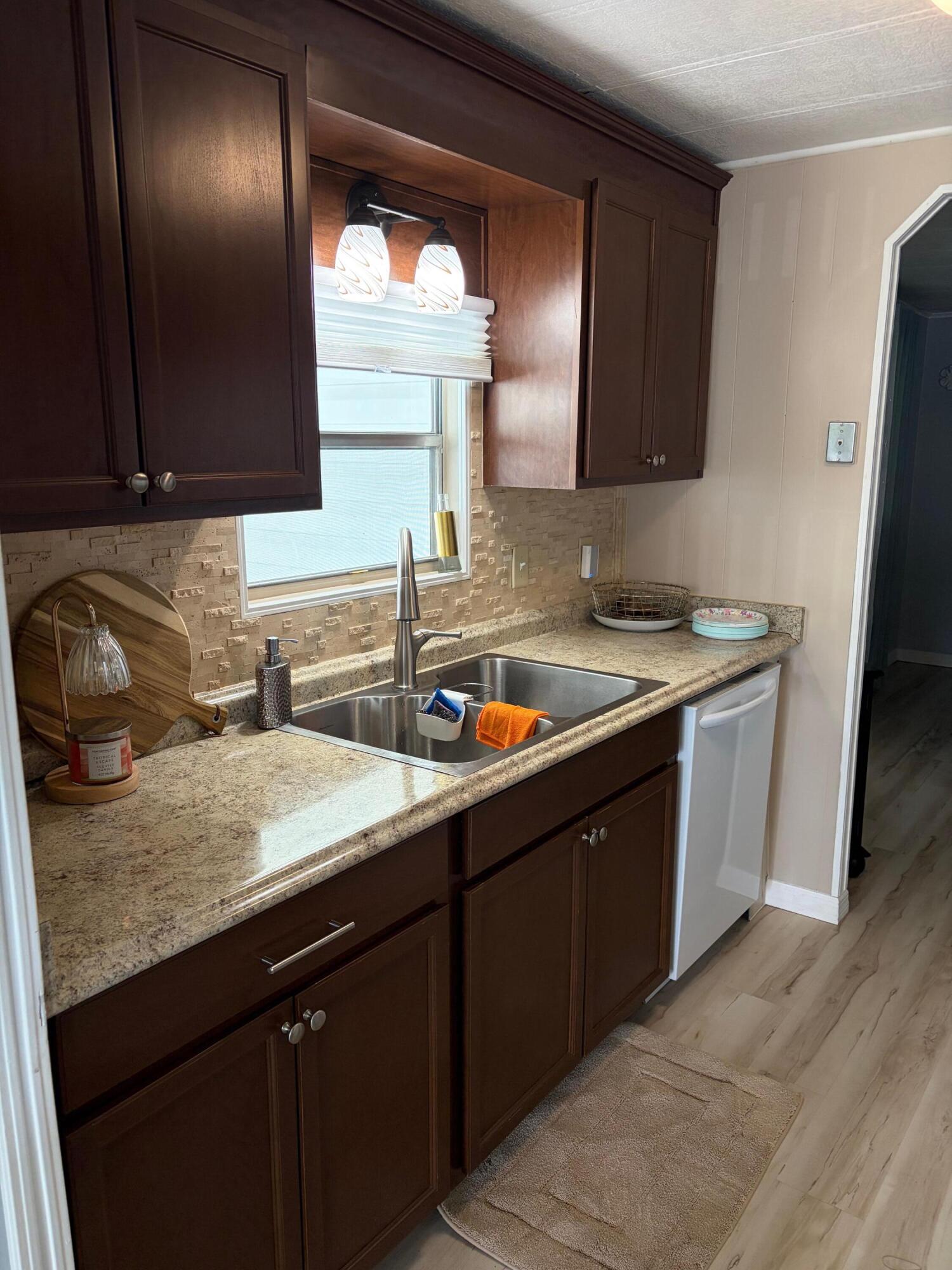 SPANISH LAKES - Residential