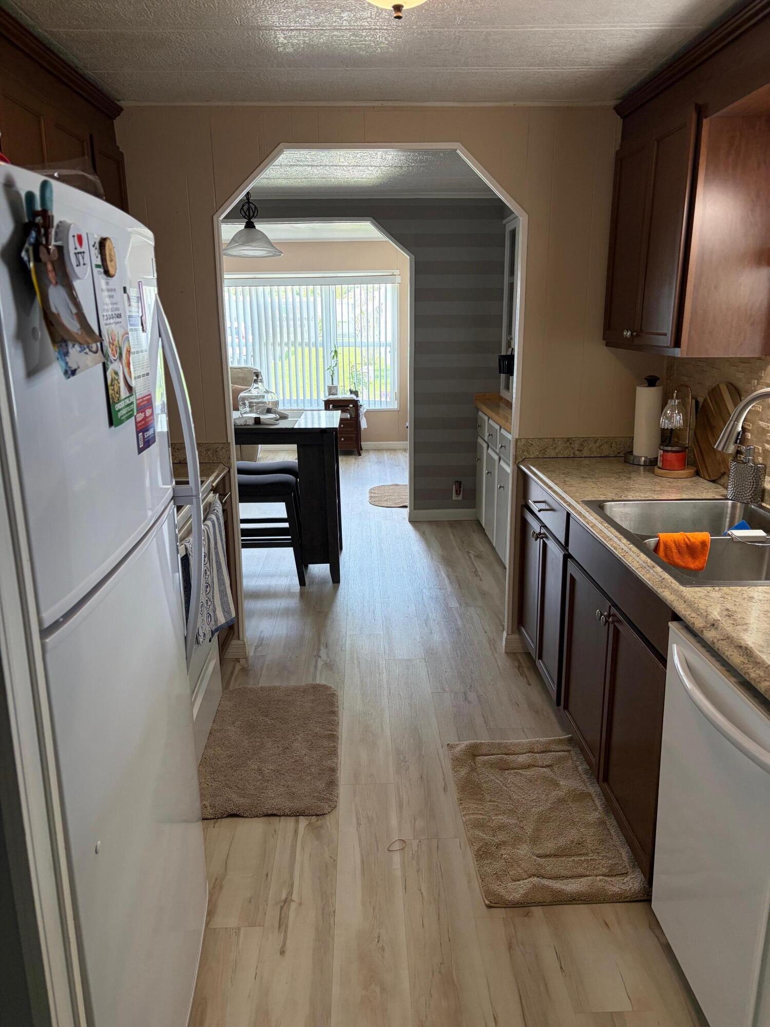 SPANISH LAKES - Residential
