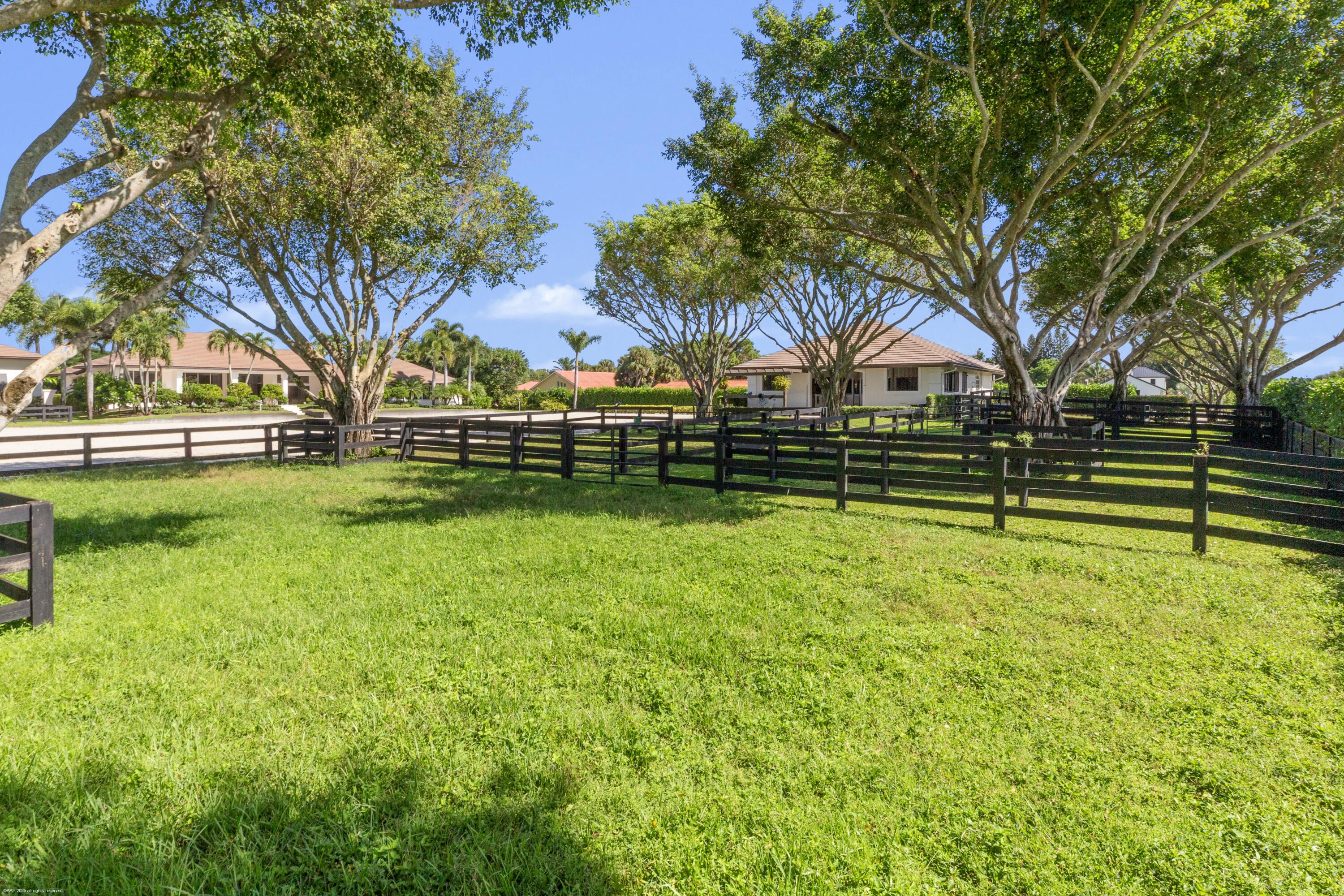 PADDOCK PARK 2 OF WELLINGTON - Residential