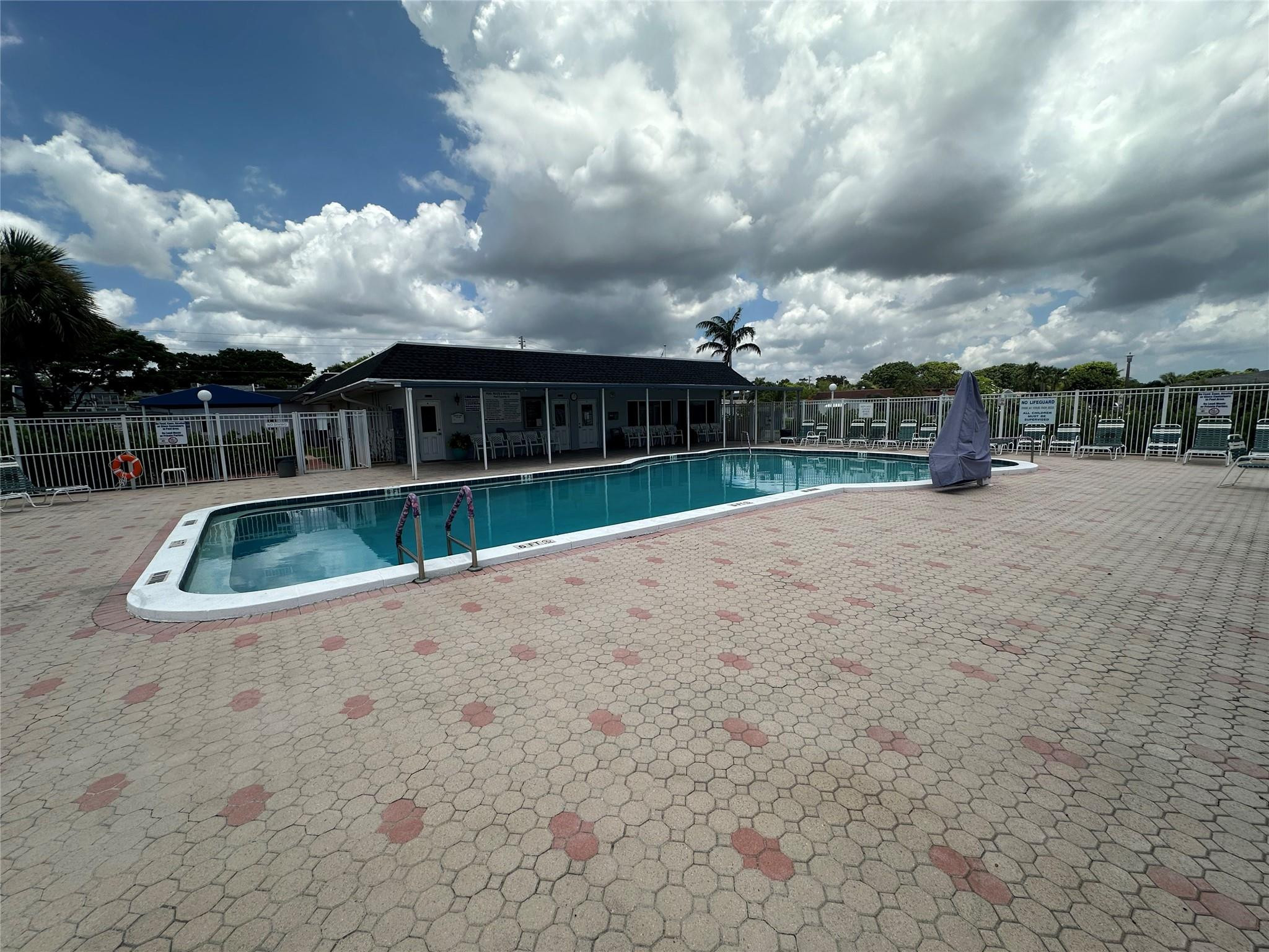 Paradise Gardens Sec 4 76 - Residential