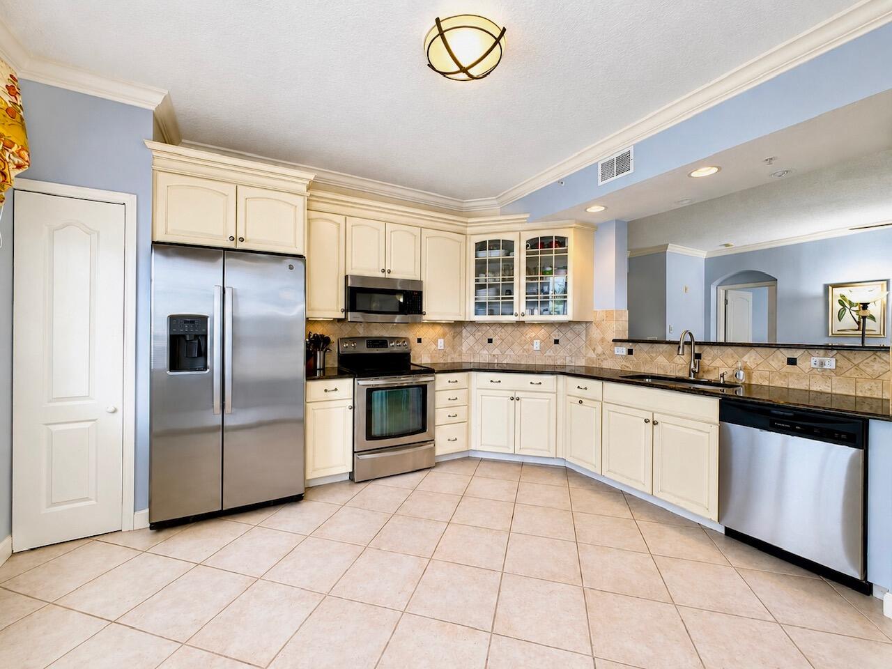 RESIDENCES AT LEGACY PLACE CONDO - Residential Lease