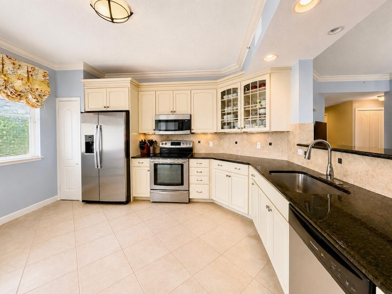 RESIDENCES AT LEGACY PLACE CONDO - Residential Lease