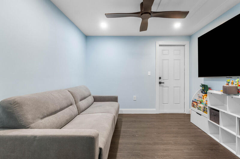 SEMINOLE ESTATES & TOWNHOMES - Residential