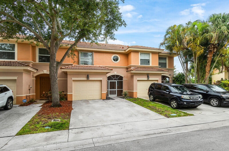 SEMINOLE ESTATES & TOWNHOMES - Residential