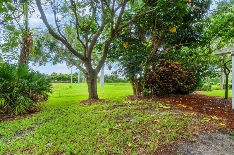 SEMINOLE ESTATES & TOWNHOMES - Residential