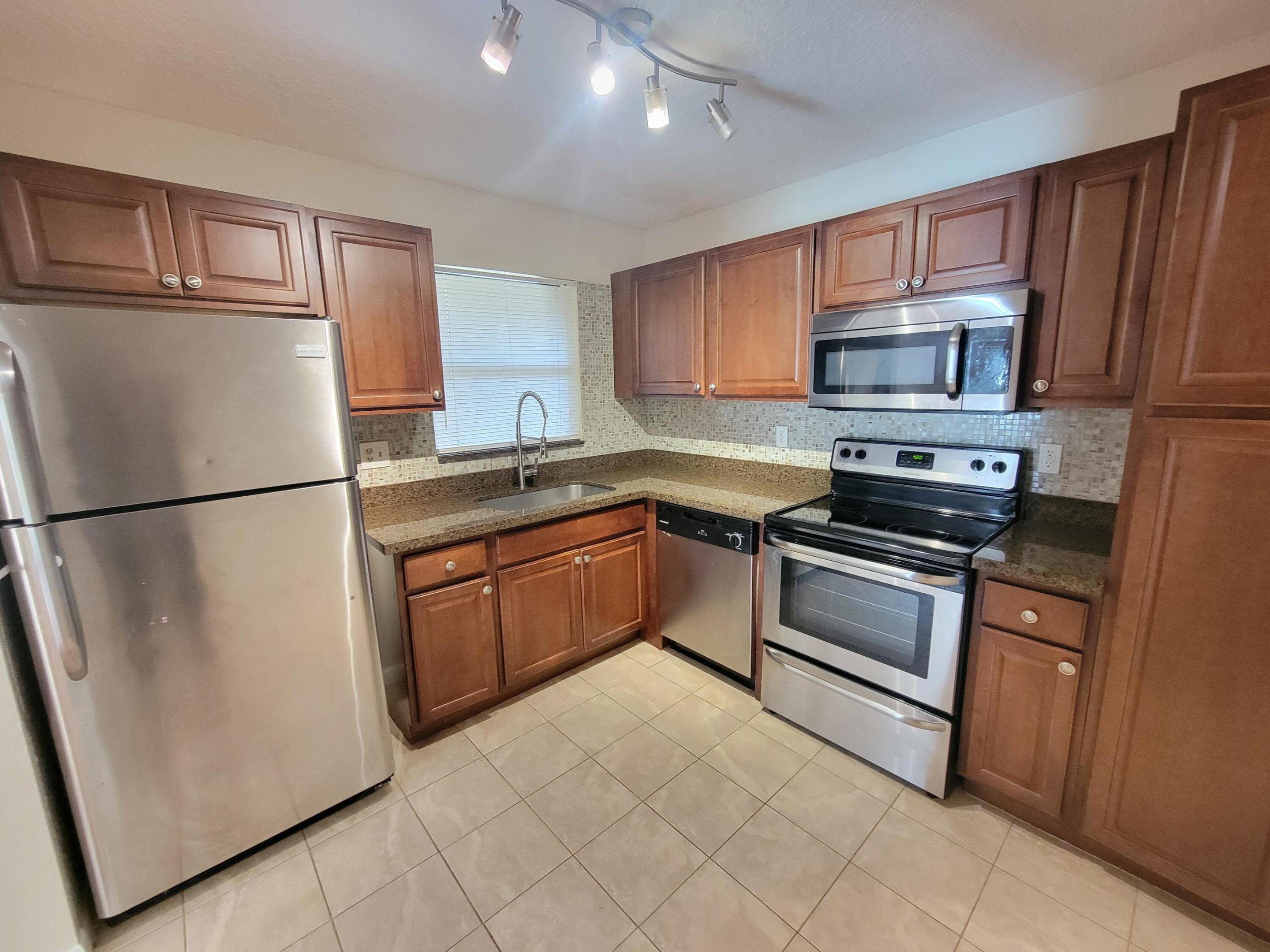 CENTERPOINTE - Residential
