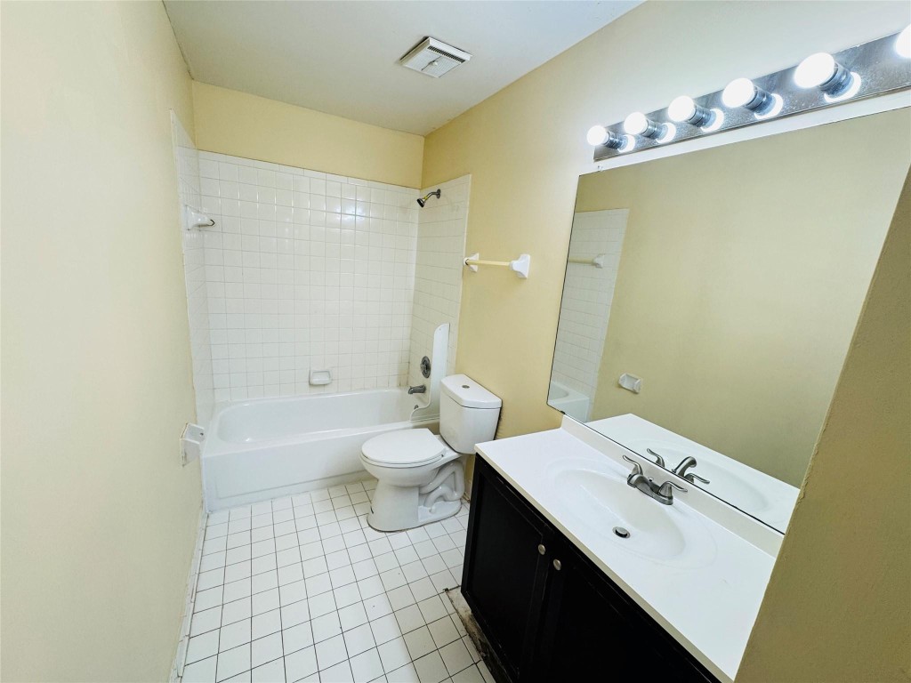 SUMMER LAKE CONDO - Residential
