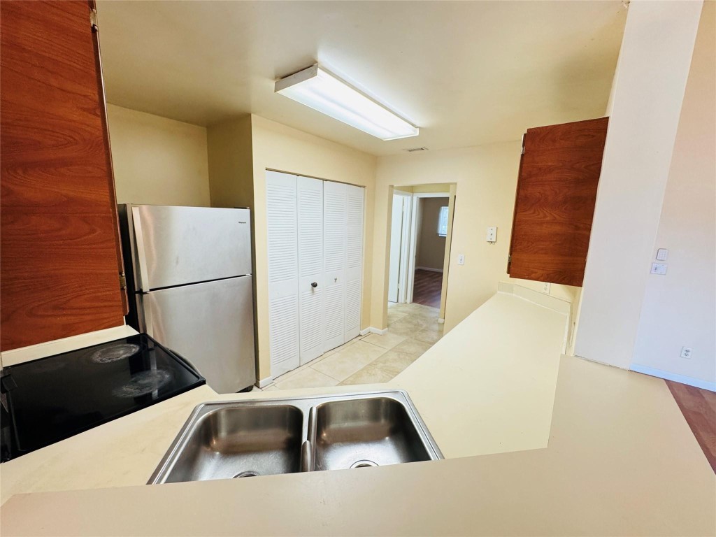 SUMMER LAKE CONDO - Residential