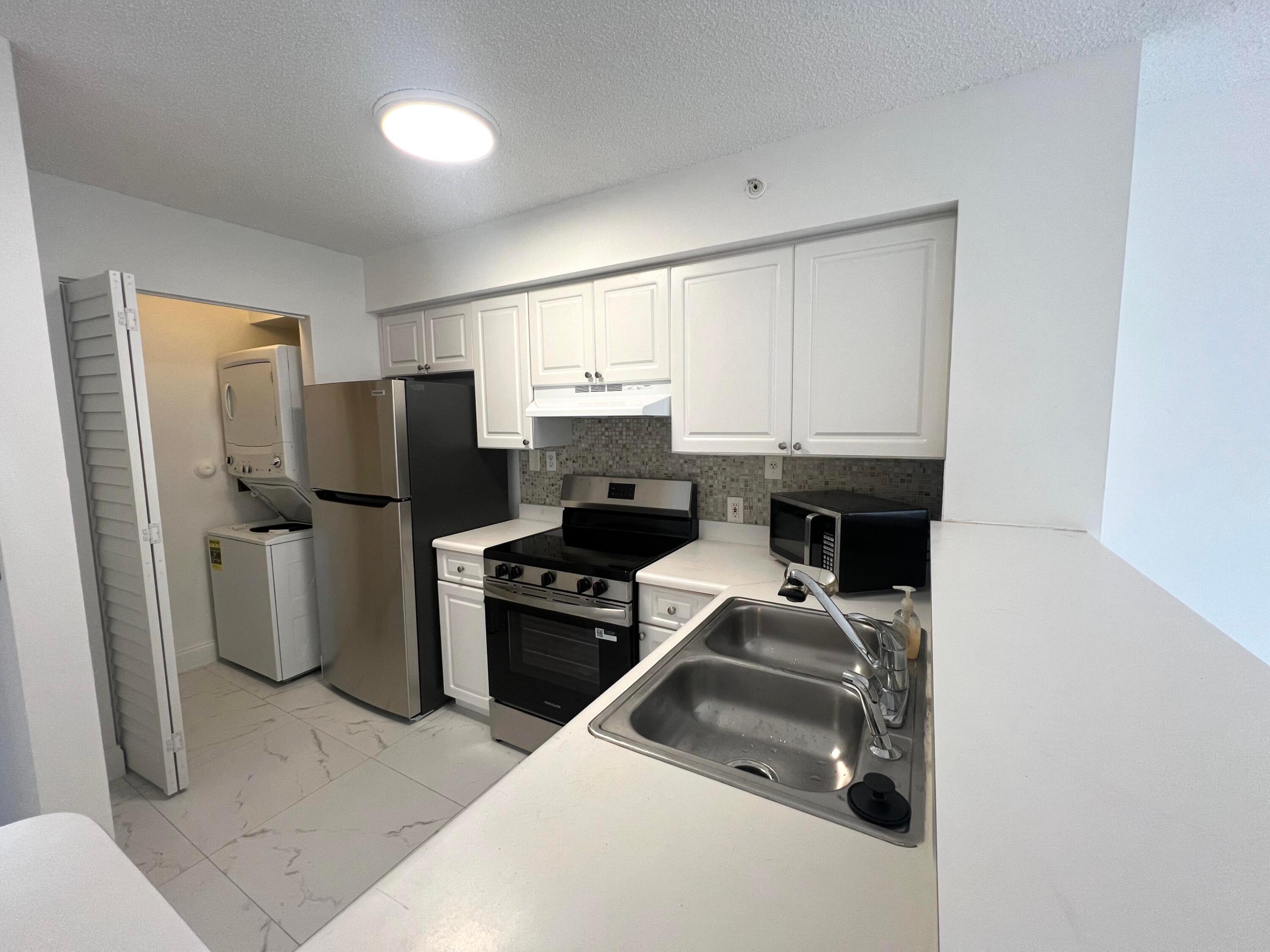 ABSOLUTELY BEAUTIFUL & AFFORDABLE 1/1 UNIT ON 1st FLOOR * FRESH PAINT * NEW TILE FLOOR IN ENTIRE UNIT * BRAND NEW BATHROOM * ALL NEW WINDOWS BLINDS * PRIVATE ENTRANCE * OPEN KITCHEN *   LAUNDRY ROOM WITH WASHER/DRYER & EXTRA STORAGE * DINNING AREA * COVERED BALCONY * WATER & BASIC CABLE INCL IN RENT * SMALL PET OK * GATED COMMUNITY WITH GREAT AMENITIES AND ''A'' RATED SCHOOLS * PLEASURE TO SHOW !