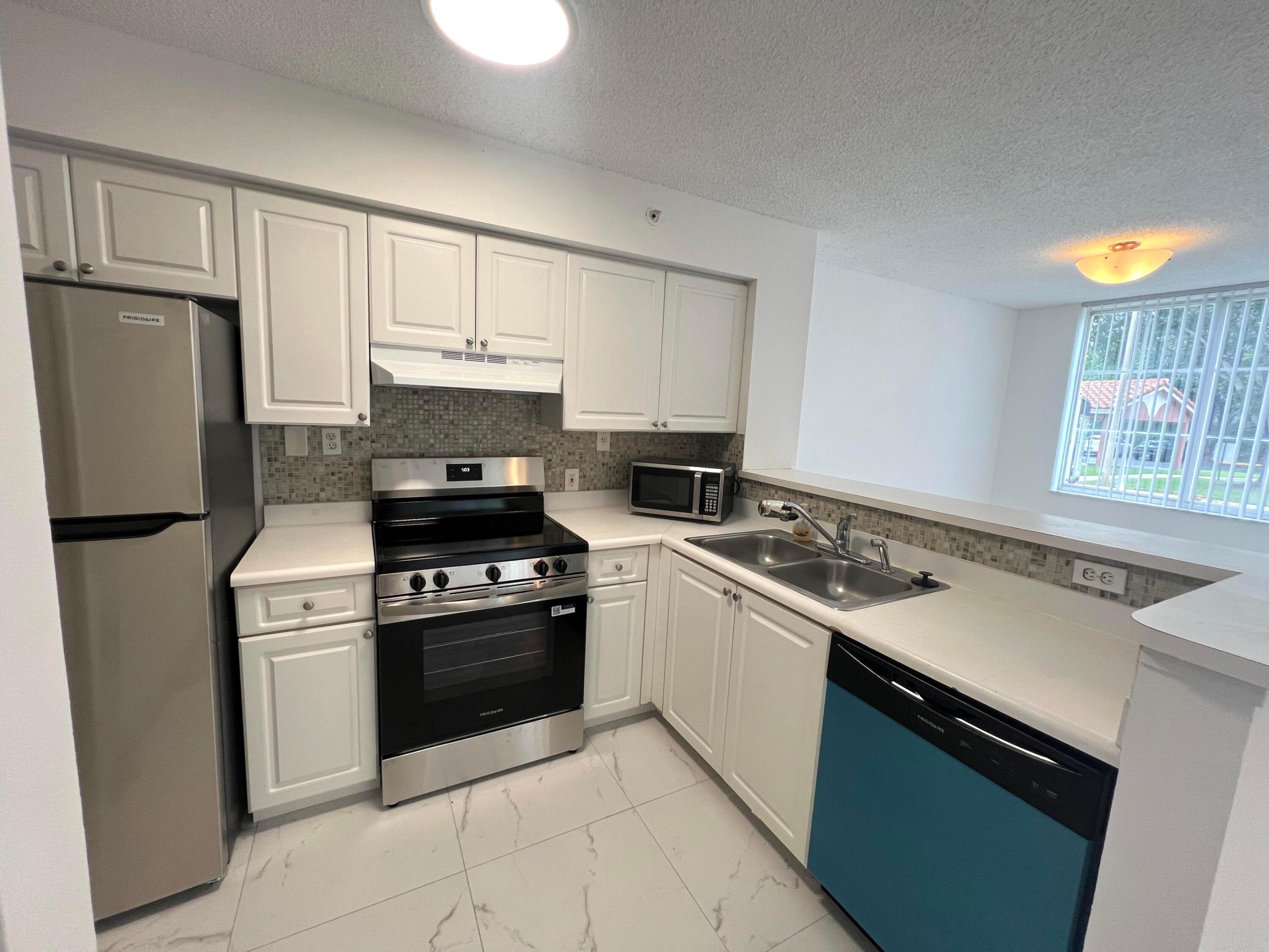 ST ANDREWS AT BOYNTON BEACH CONDO - Residential Lease