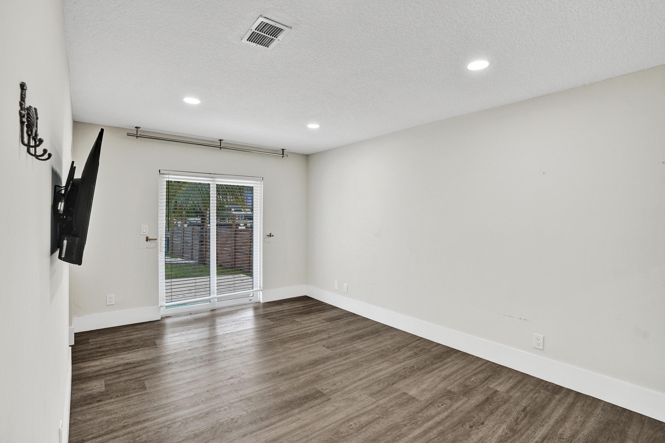 GOLDEN ISLES SEC - Residential Lease