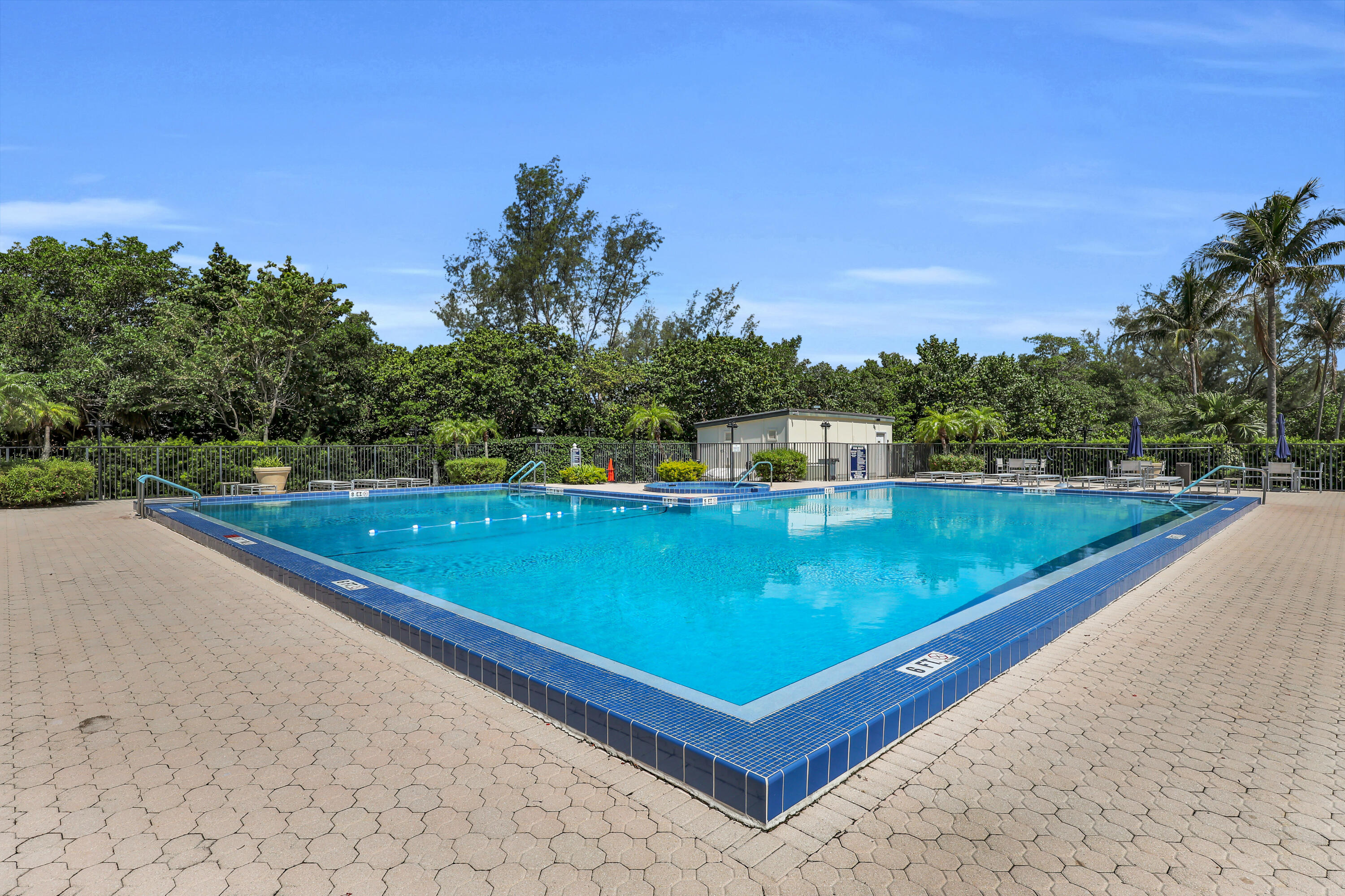 OCEAN TRAIL CONDO IV - Residential
