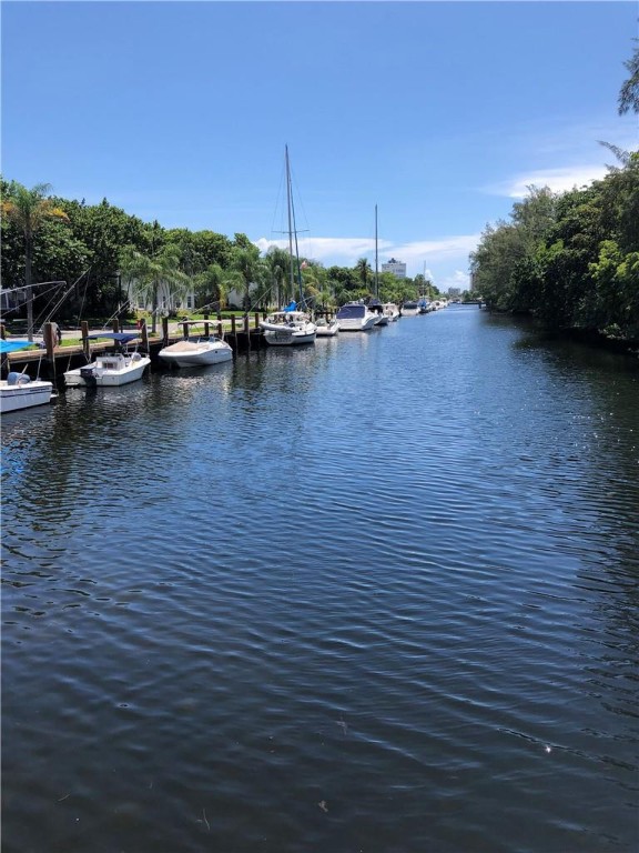BAY COLONY CLUB - Residential