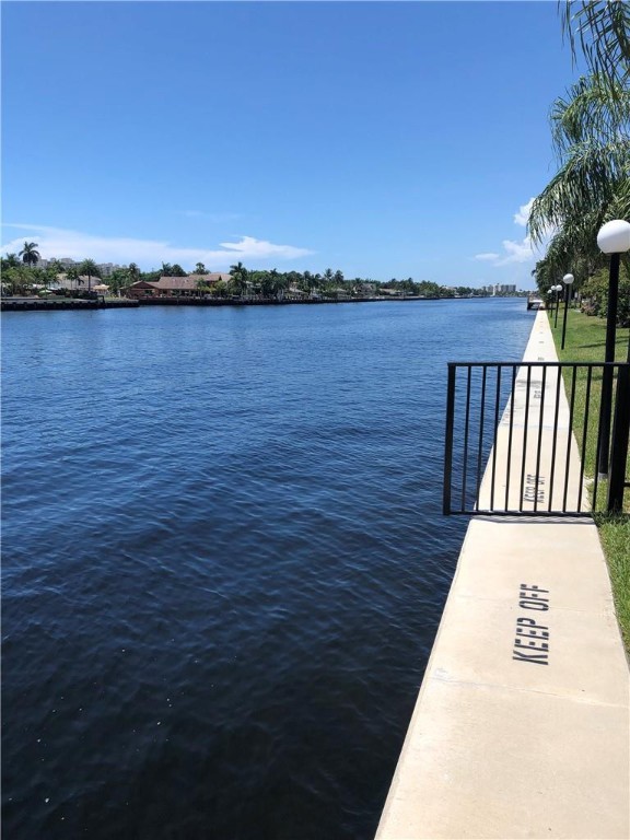 BAY COLONY CLUB - Residential