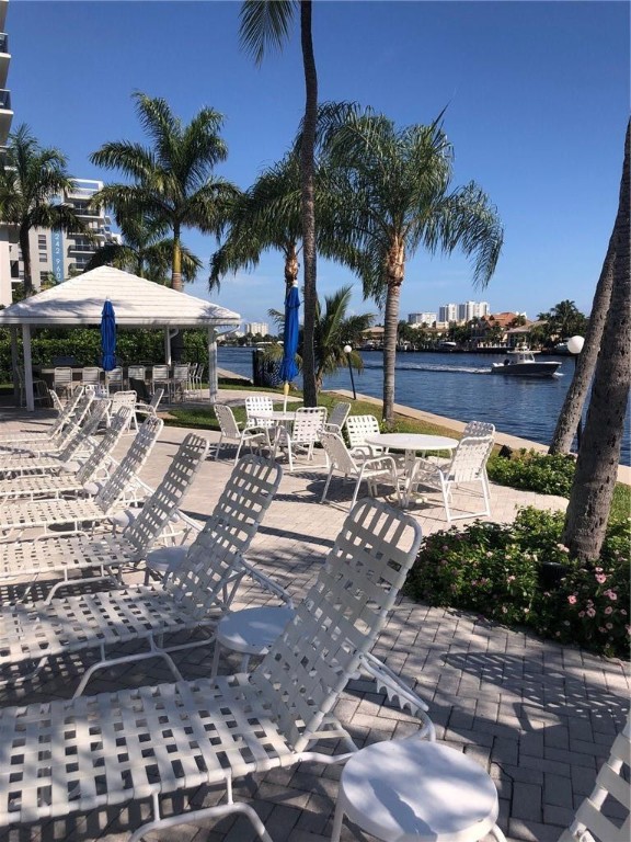 BAY COLONY CLUB - Residential