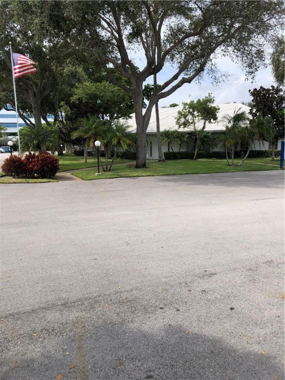 BAY COLONY CLUB - Residential