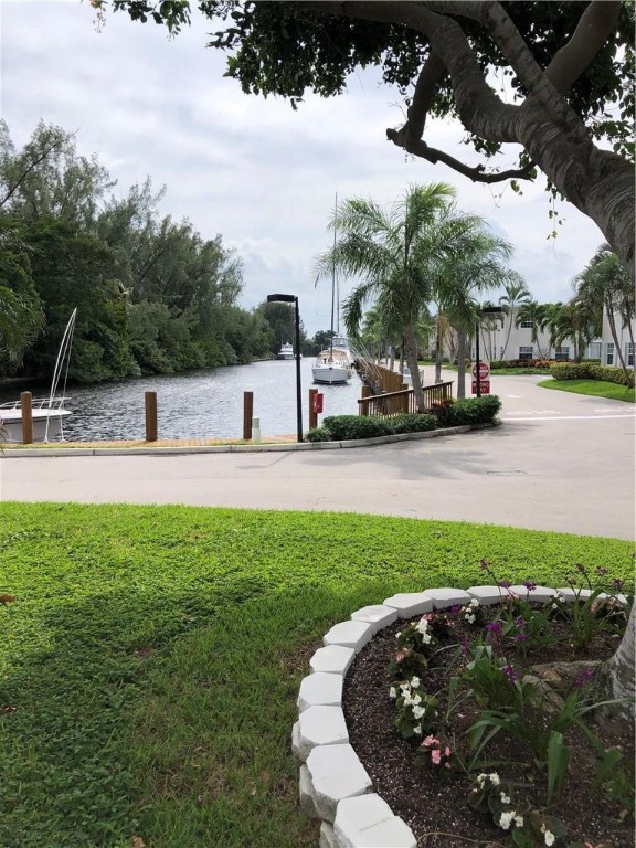 BAY COLONY CLUB - Residential
