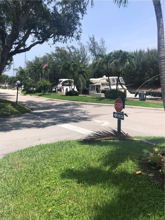 BAY COLONY CLUB - Residential