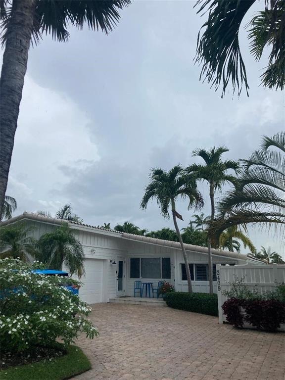 FULLY UPDATED, EAST WILTON MANORS WATERFRONT POOL HOME.  MOVE-IN READY!!