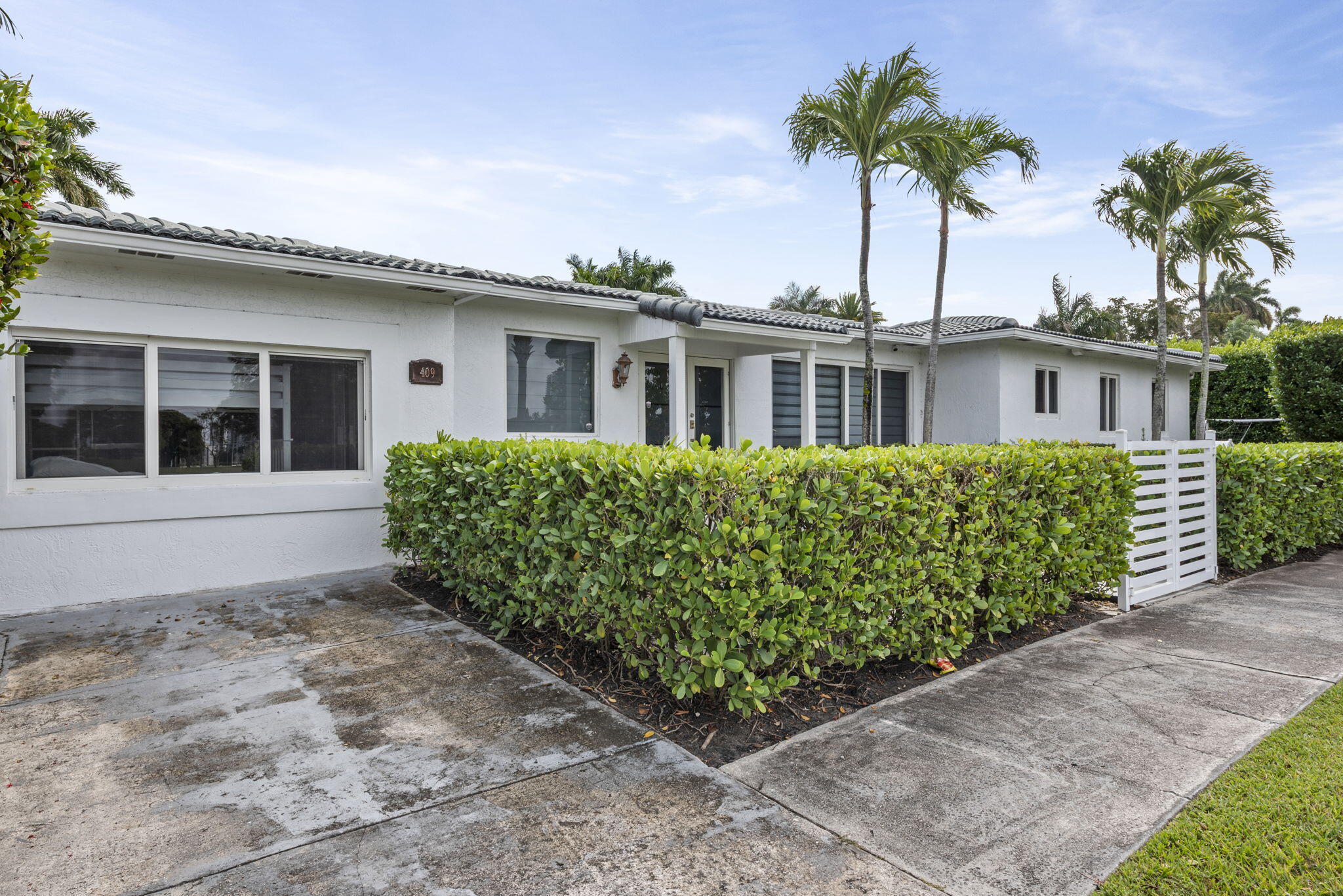 HOLLYWOOD LAKES SECTION - Residential