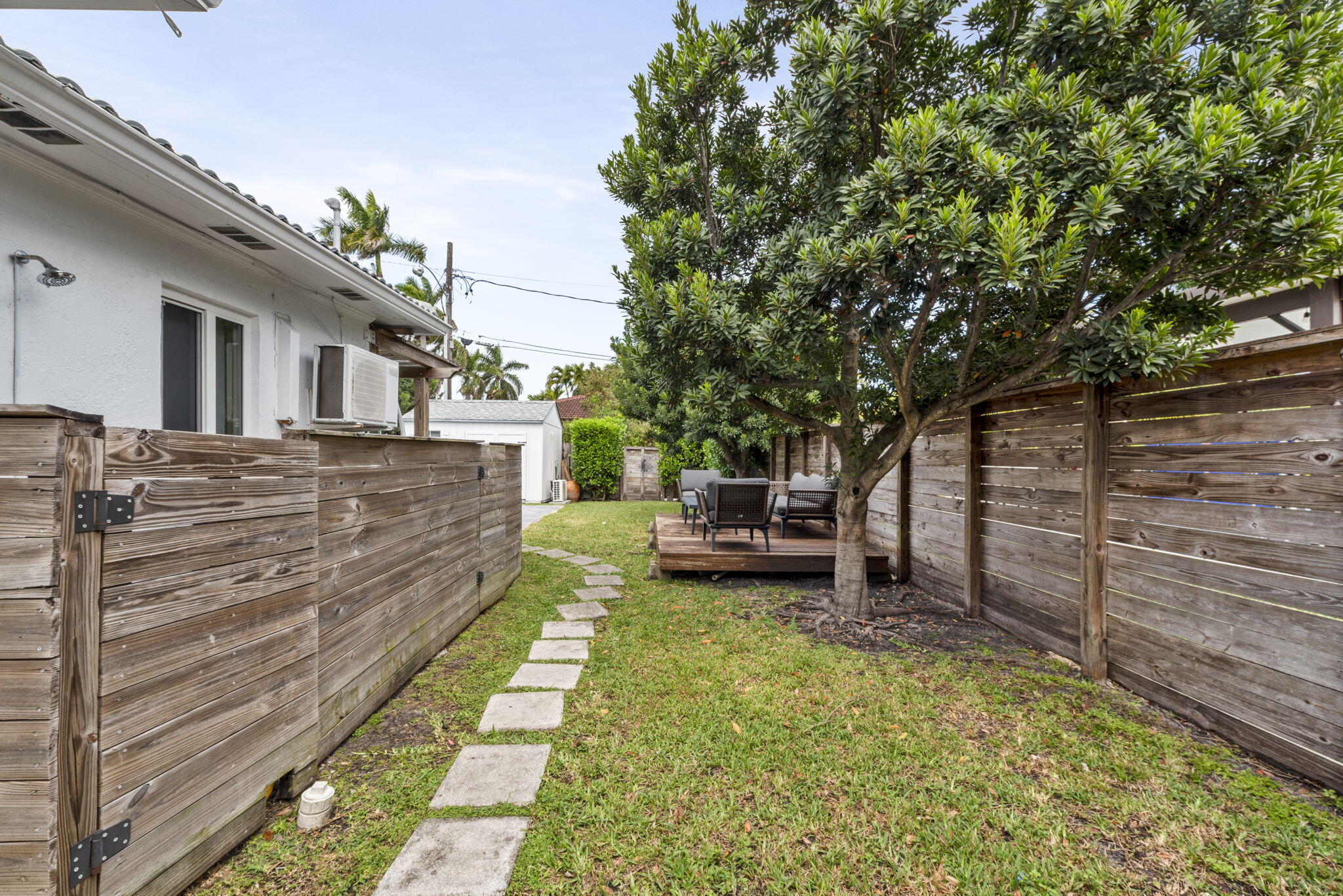 HOLLYWOOD LAKES SECTION - Residential