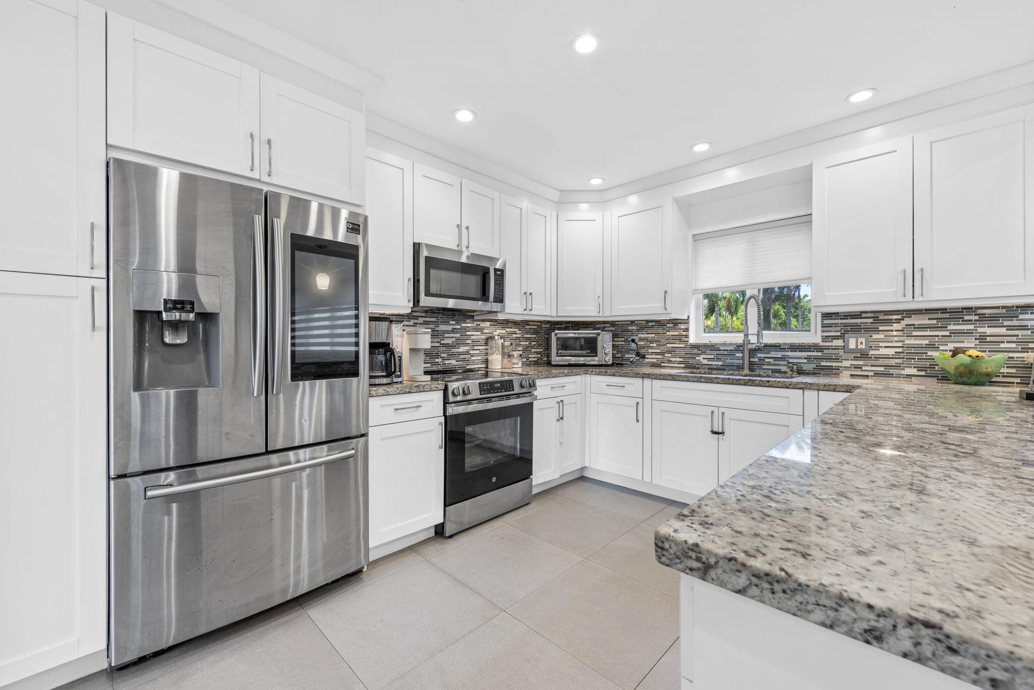 HOLLYWOOD LAKES SECTION - Residential