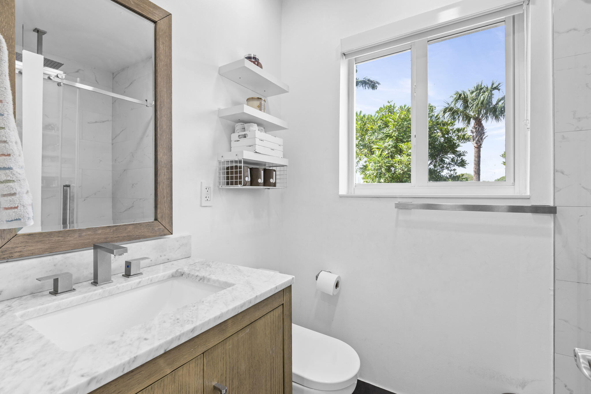 HOLLYWOOD LAKES SECTION - Residential